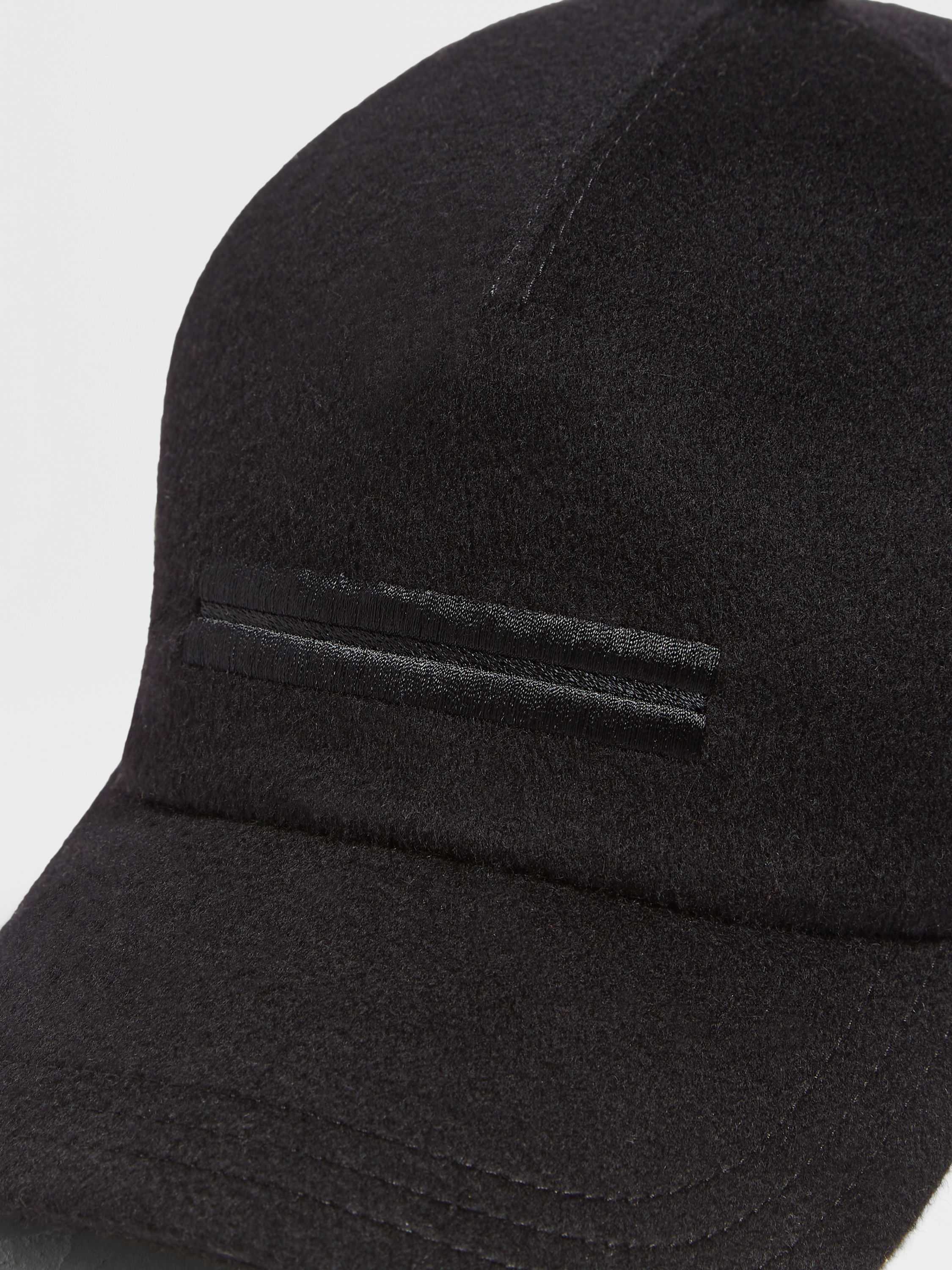 Black Oasi Cashmere Baseball Cap Product detail photo #1