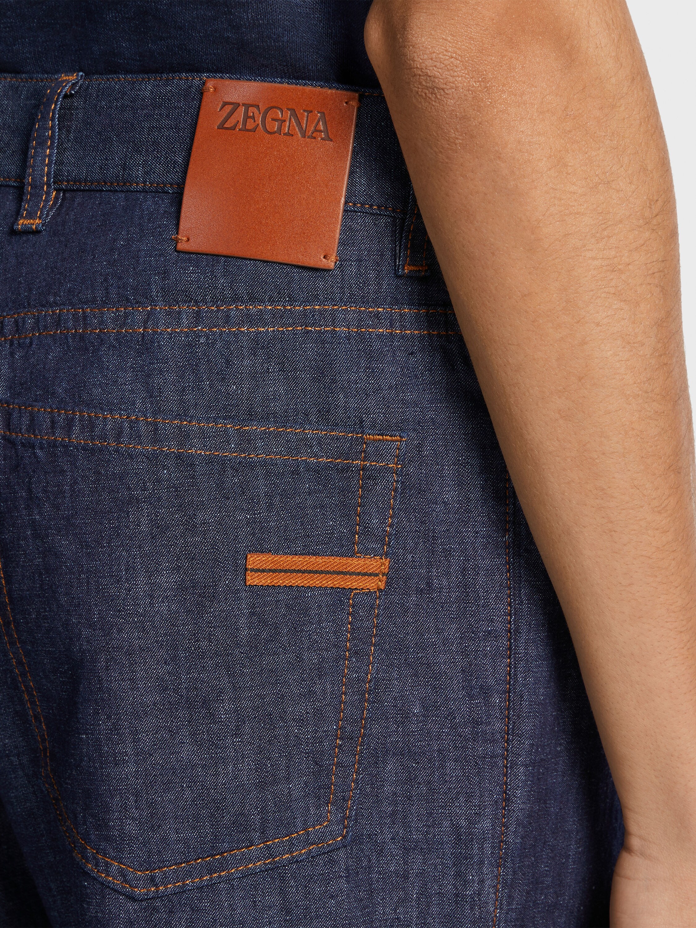 深蓝色漂洗棉及亚麻 Roccia 牛仔裤 產品細節圖 #4