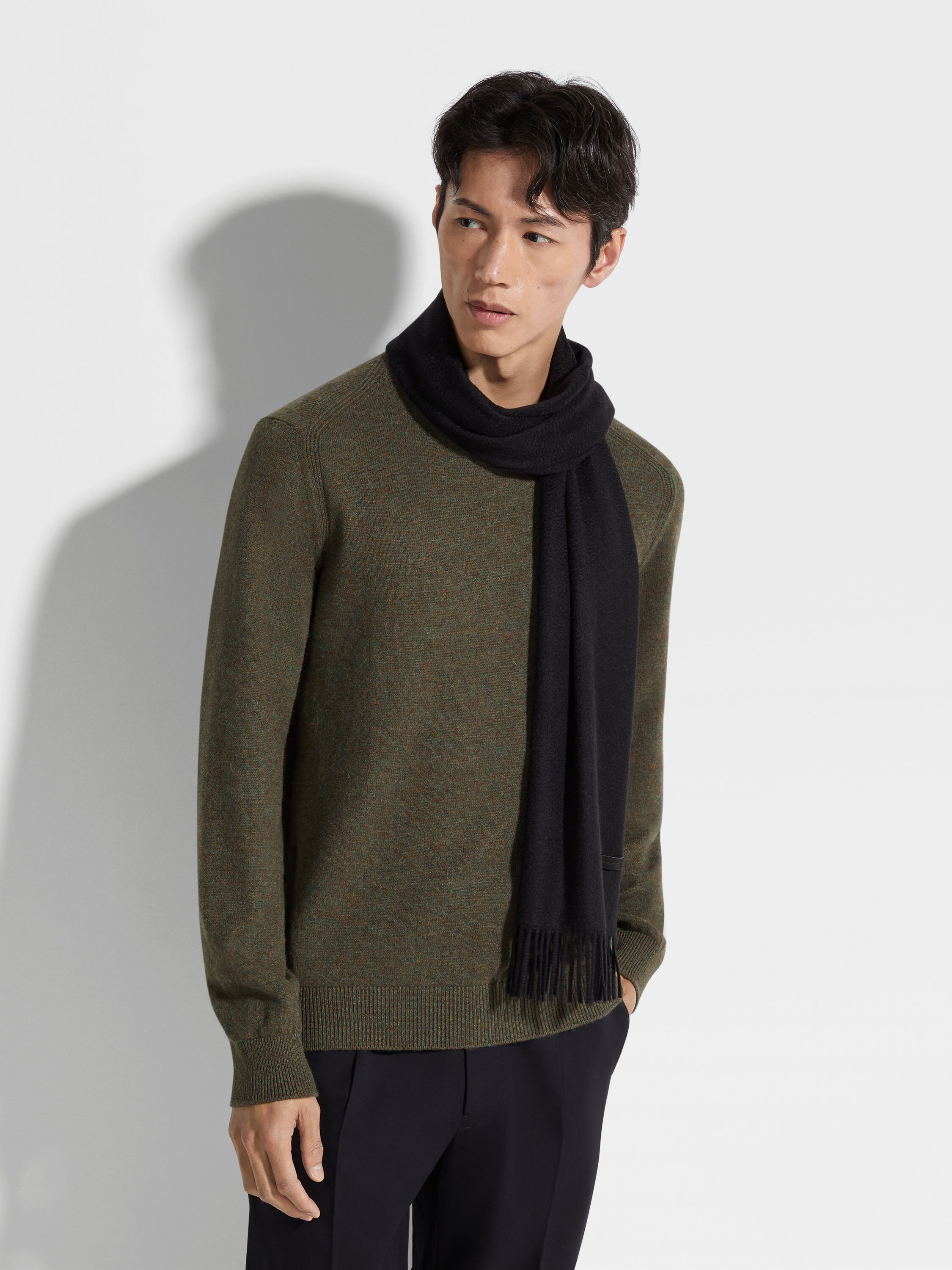 Black Oasi Cashmere Scarf Product detail photo #2