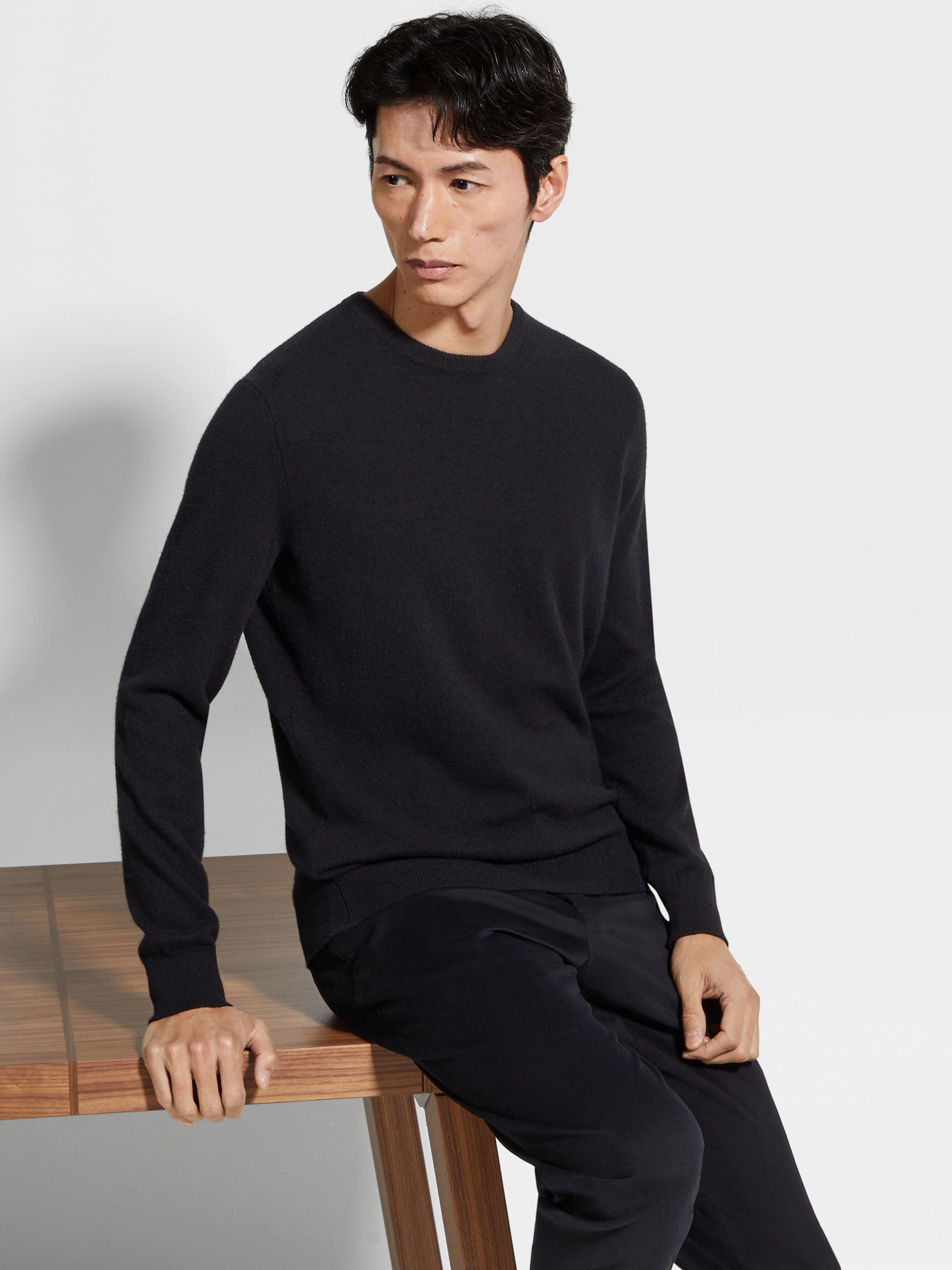 Black Oasi Cashmere Crewneck Product detail photo #2