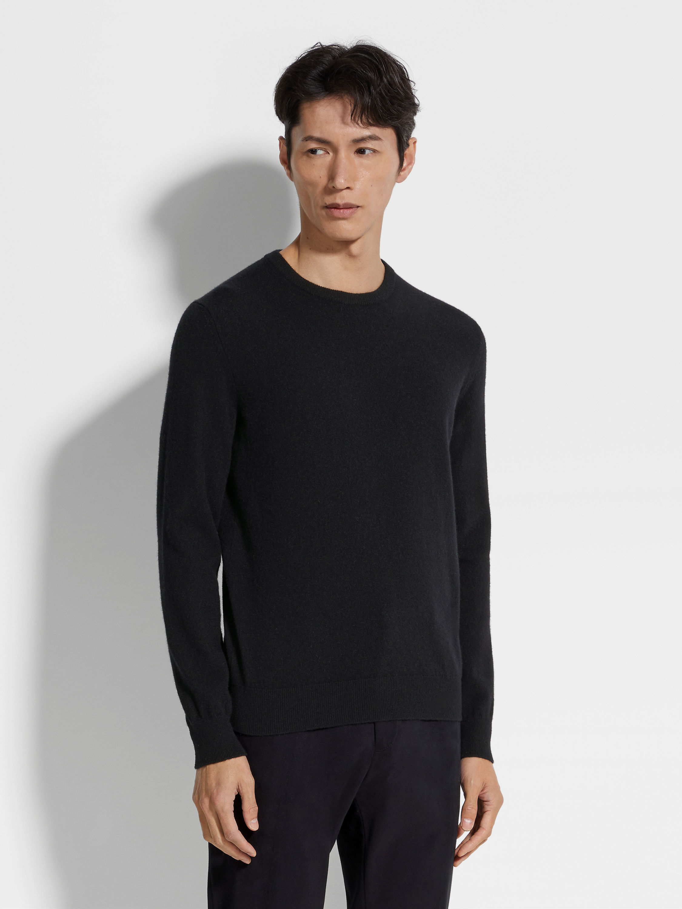 Black Oasi Cashmere Crewneck Product detail photo #3