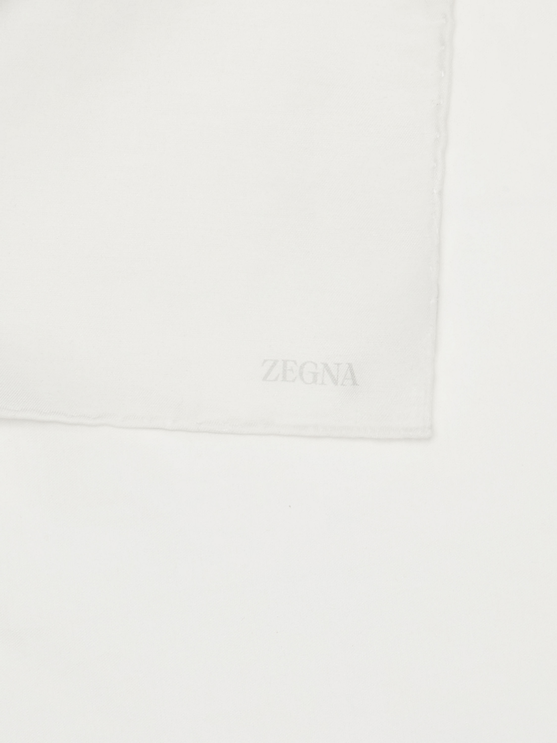 White Cotton and Silk Pocket Square Product detail photo #1