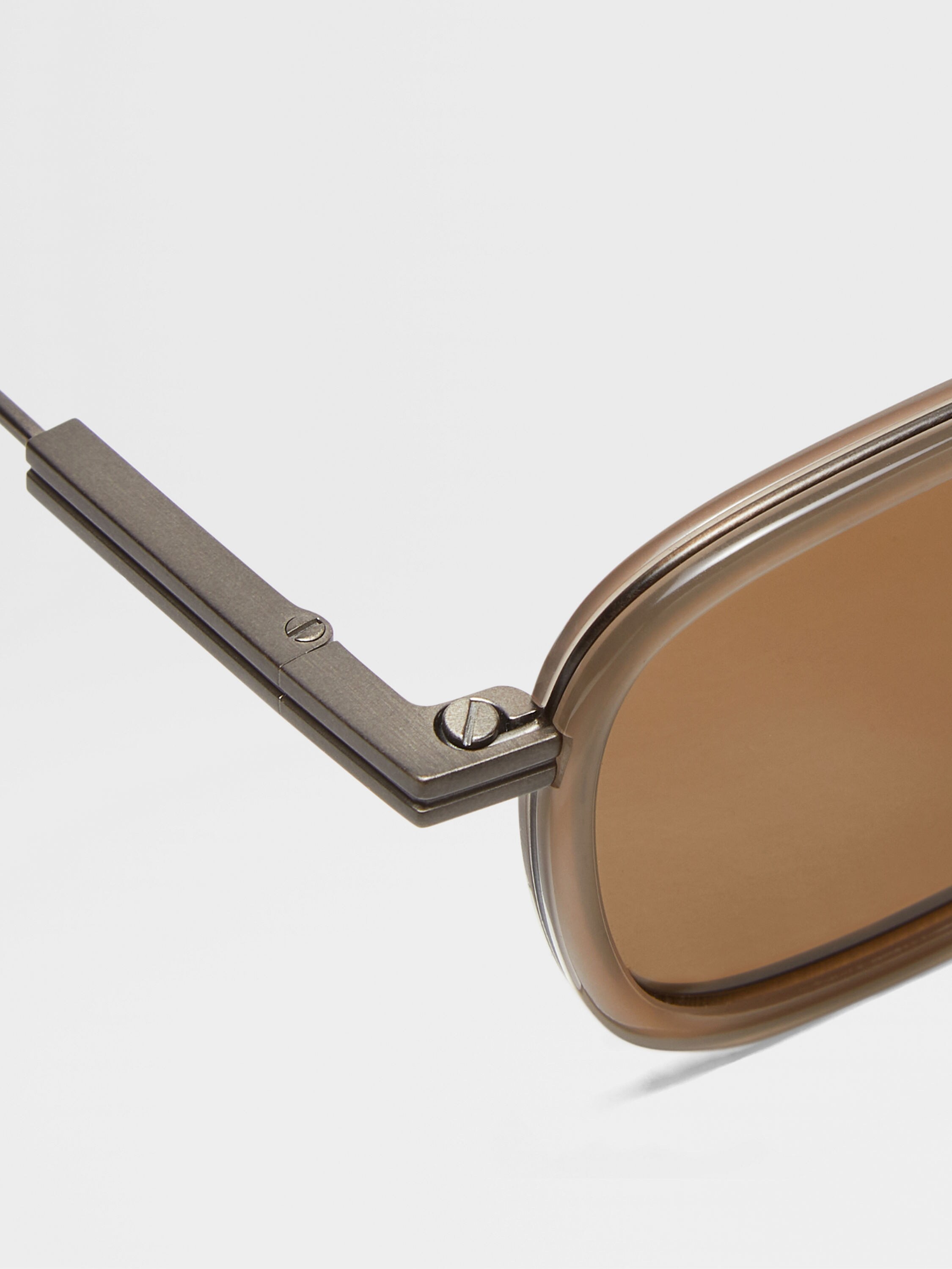 浅棕色钛合金和醋酸纤维太阳镜 产品细节图 #1