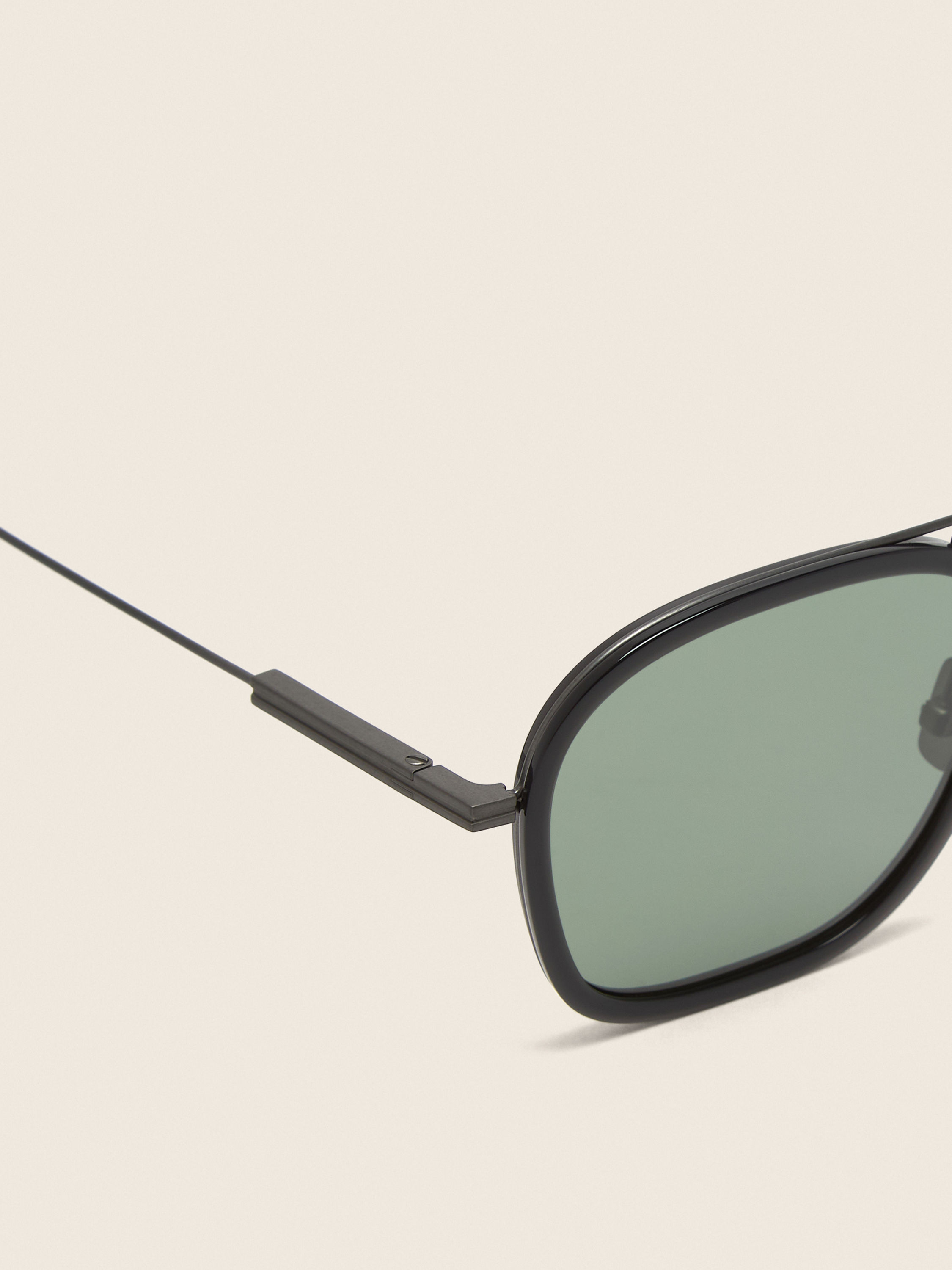 灰色 Orizzonte I 钛金属太阳镜 产品细节图 #1