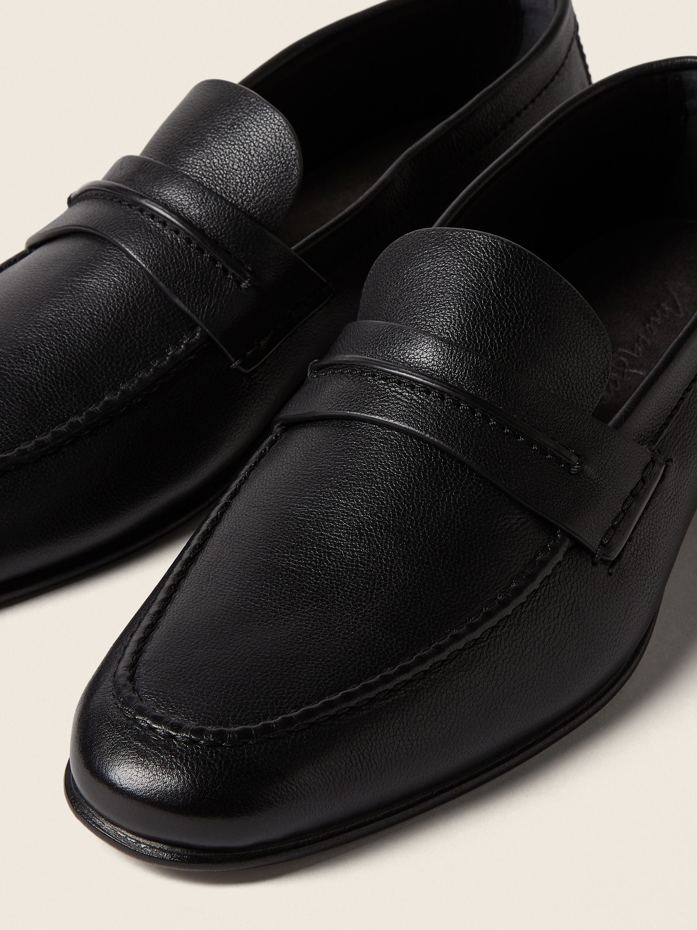Black Natural Grain Leather Mocassin Loafer Product detail photo #1