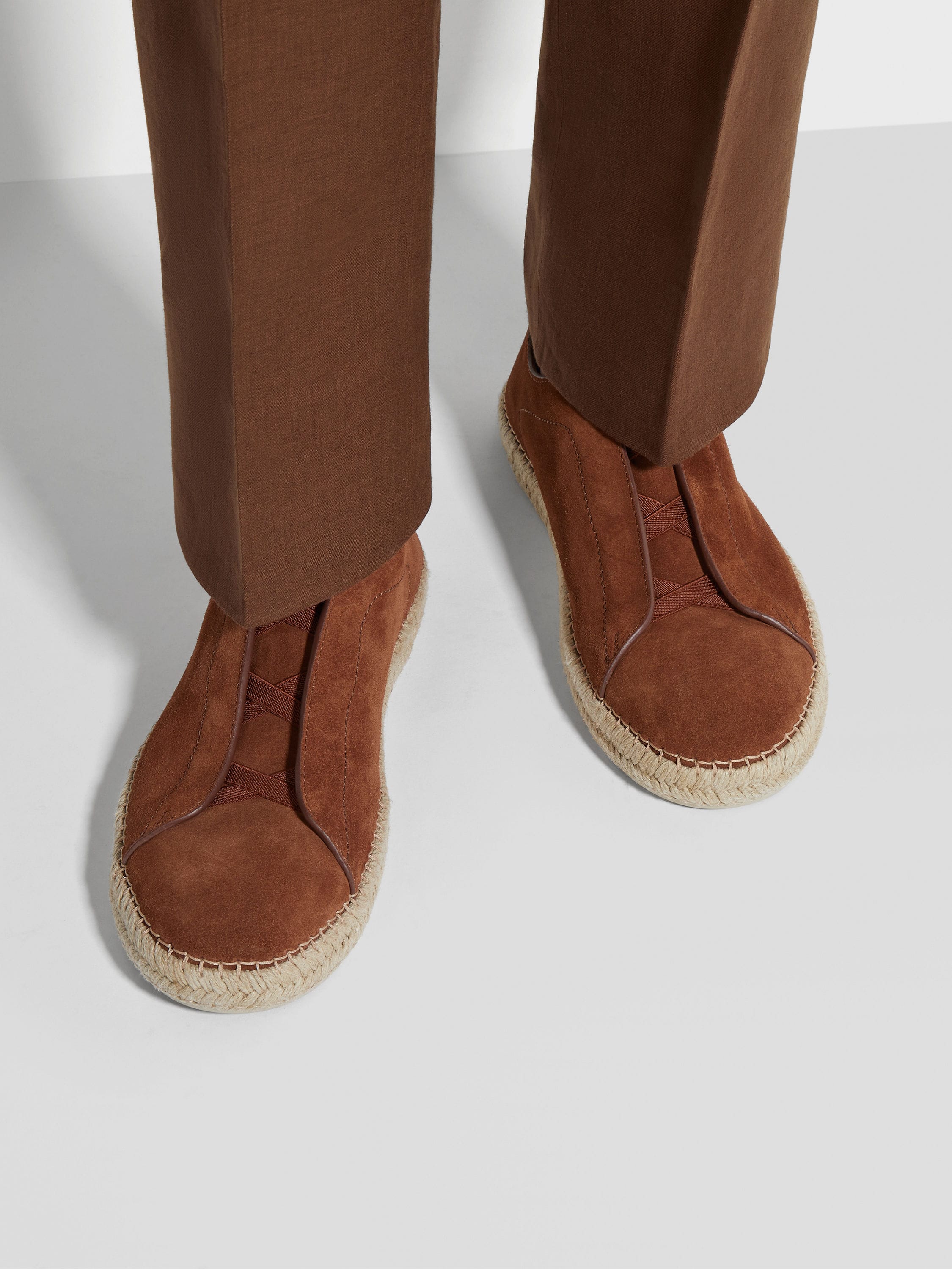 深Foliage色绒面革 Triple Stitch™ 奢华休闲鞋 产品细节图 #1