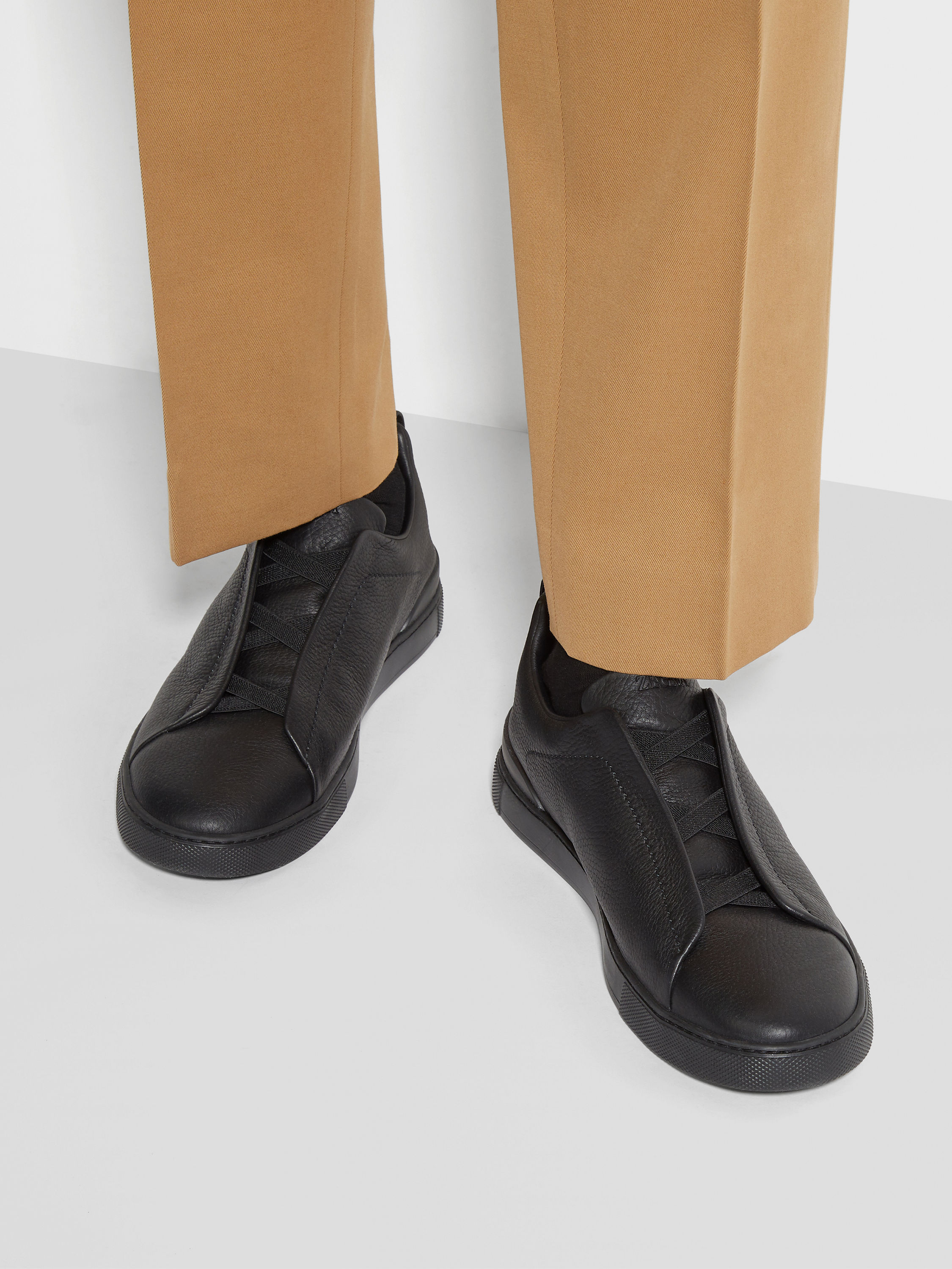 黑色鹿皮 Triple Stitch™ 奢华休闲鞋 产品细节图 #1