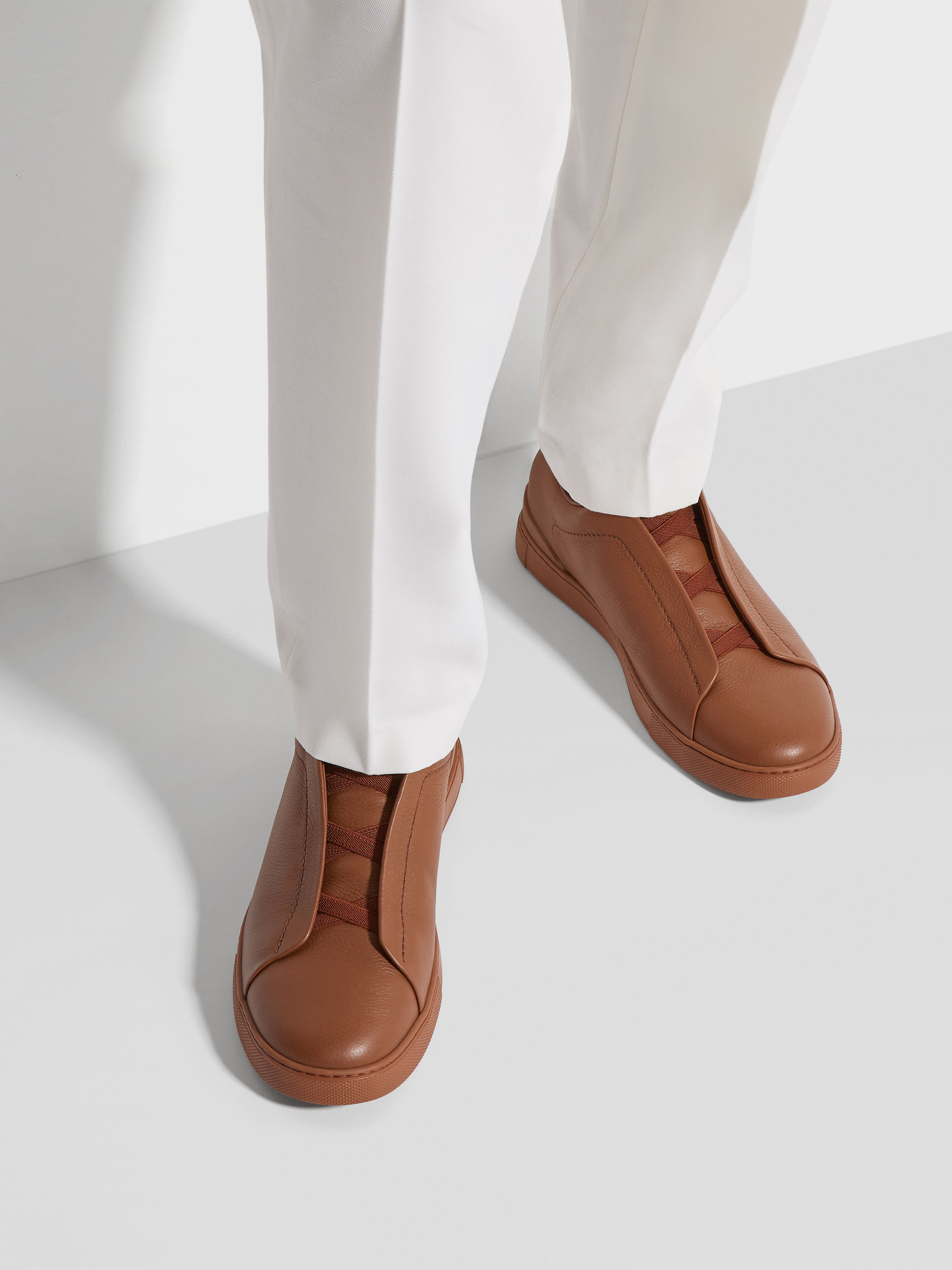 深 Foliage 色鹿皮 Triple Stitch™ 奢华休闲鞋 产品细节图 #1