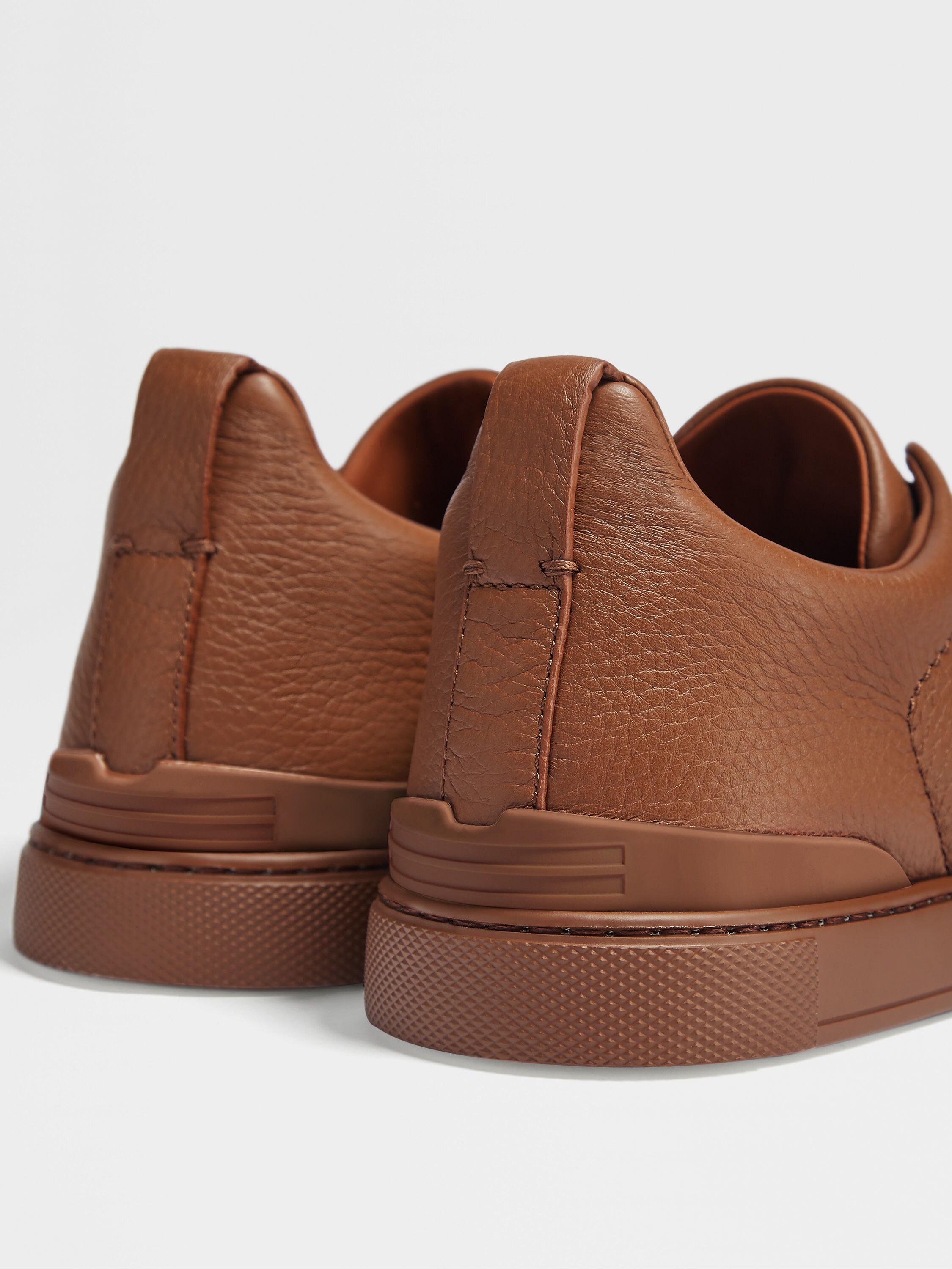 深 Foliage 色鹿皮 Triple Stitch™ 奢华休闲鞋 产品细节图 #2