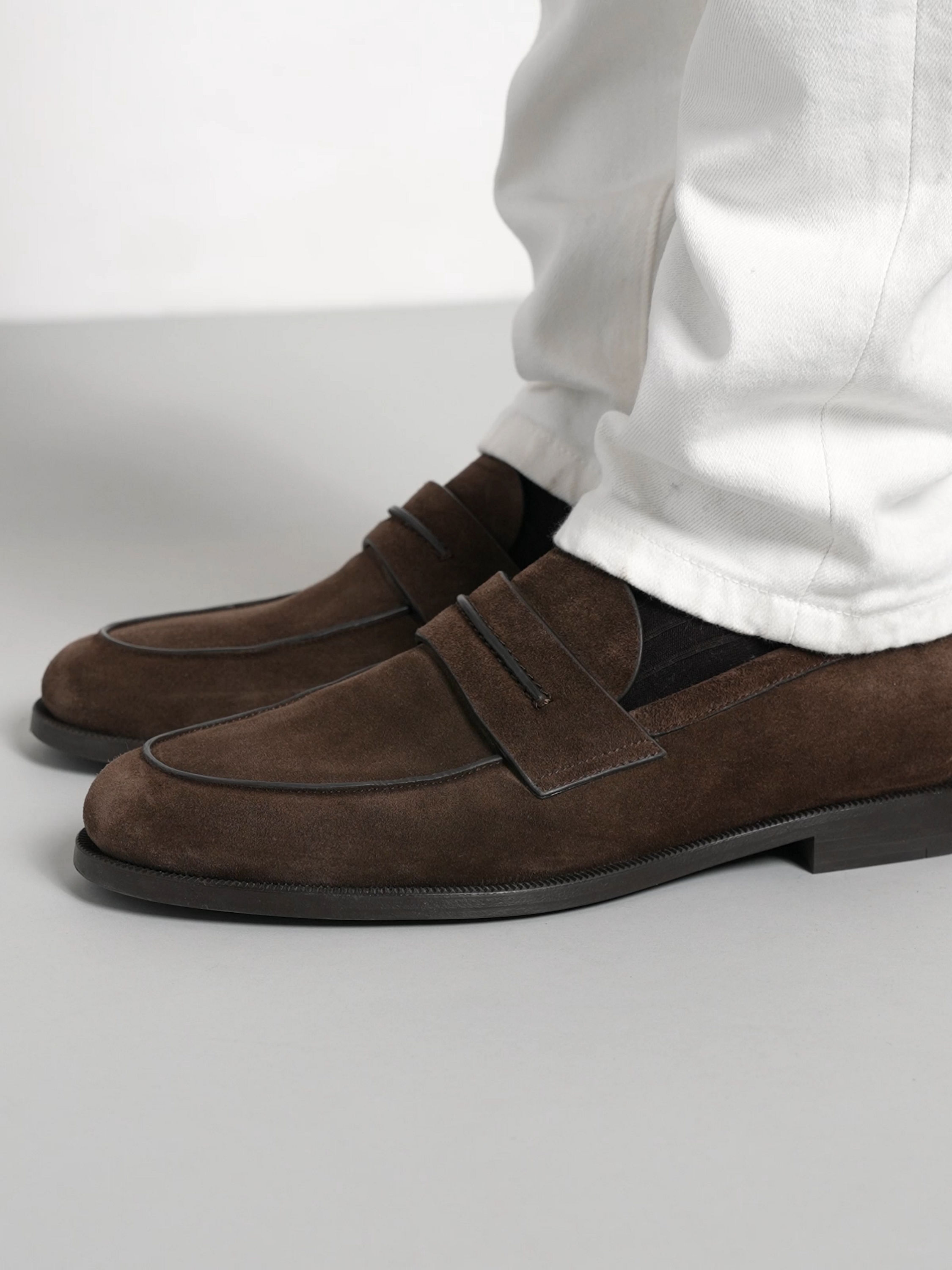 深棕色绒面革乐福鞋