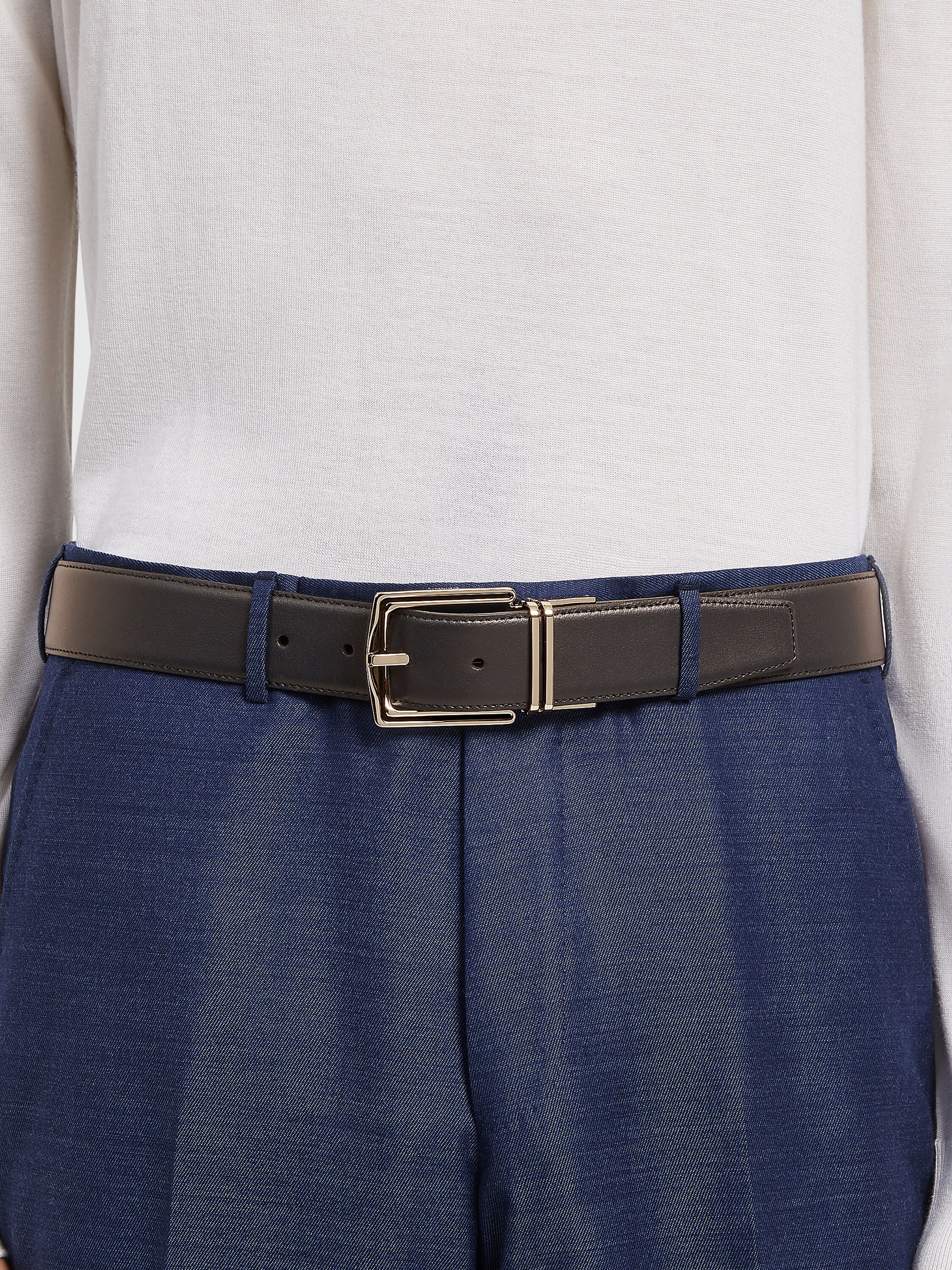 深棕色手工抛光皮革配黑色雕纹皮革双面皮带 产品细节图 #2