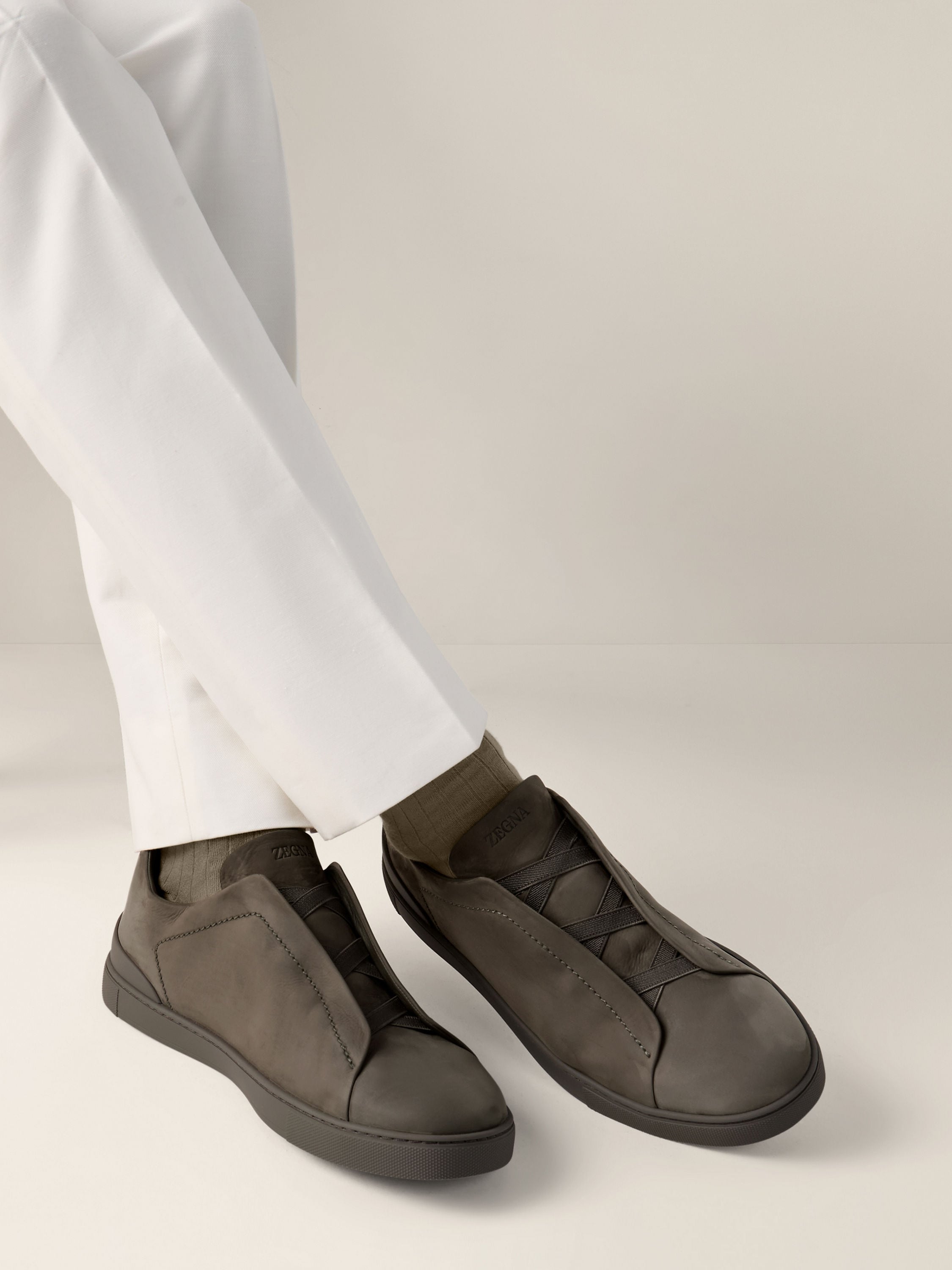 深灰褐色 Triple Stitch™ SECONDSKIN 奢华休闲鞋 产品细节图 #1