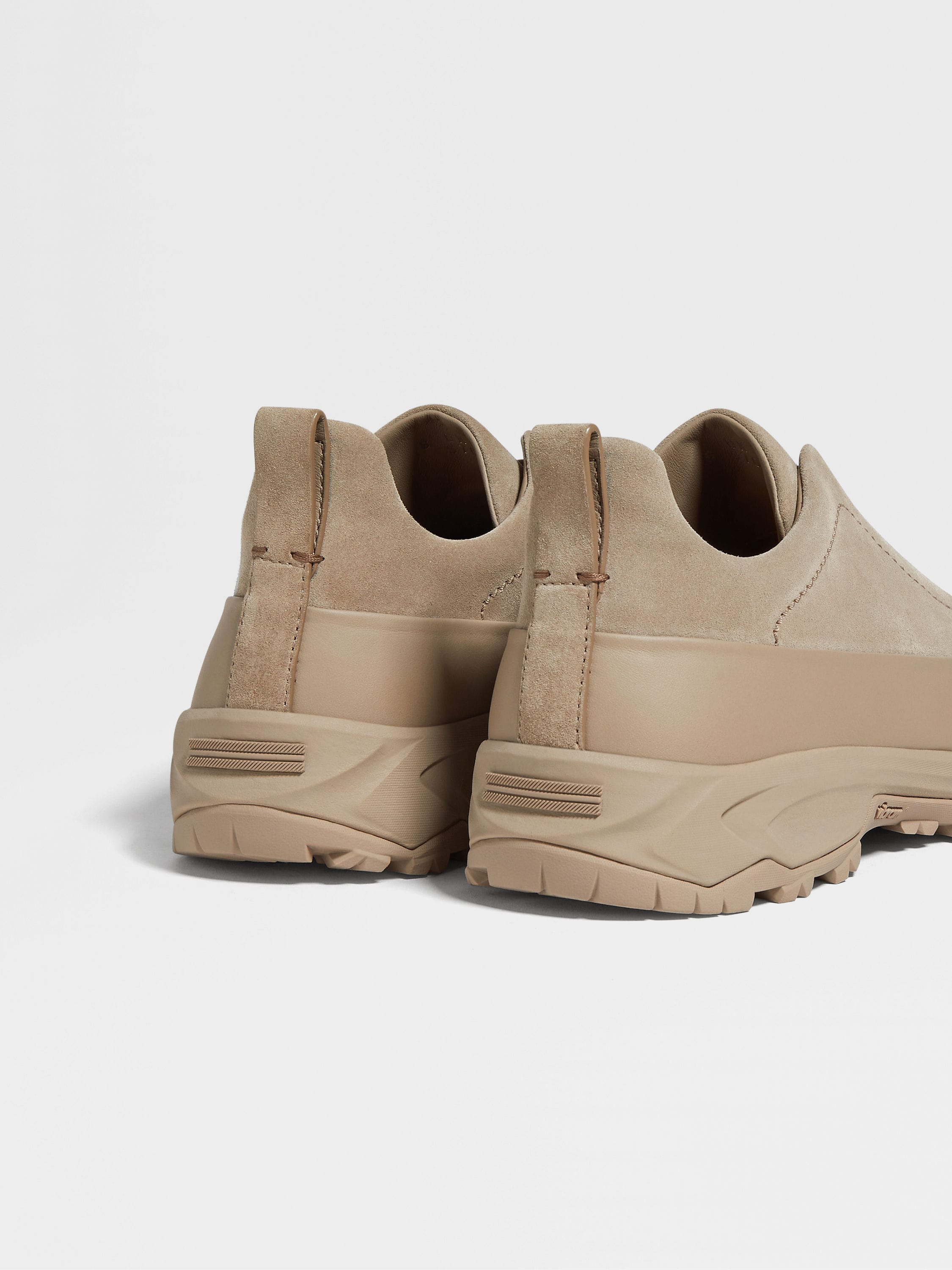 浅灰褐色皮革和麂皮 Triple Stitch™ Monte 奢华休闲鞋 产品细节图 #2