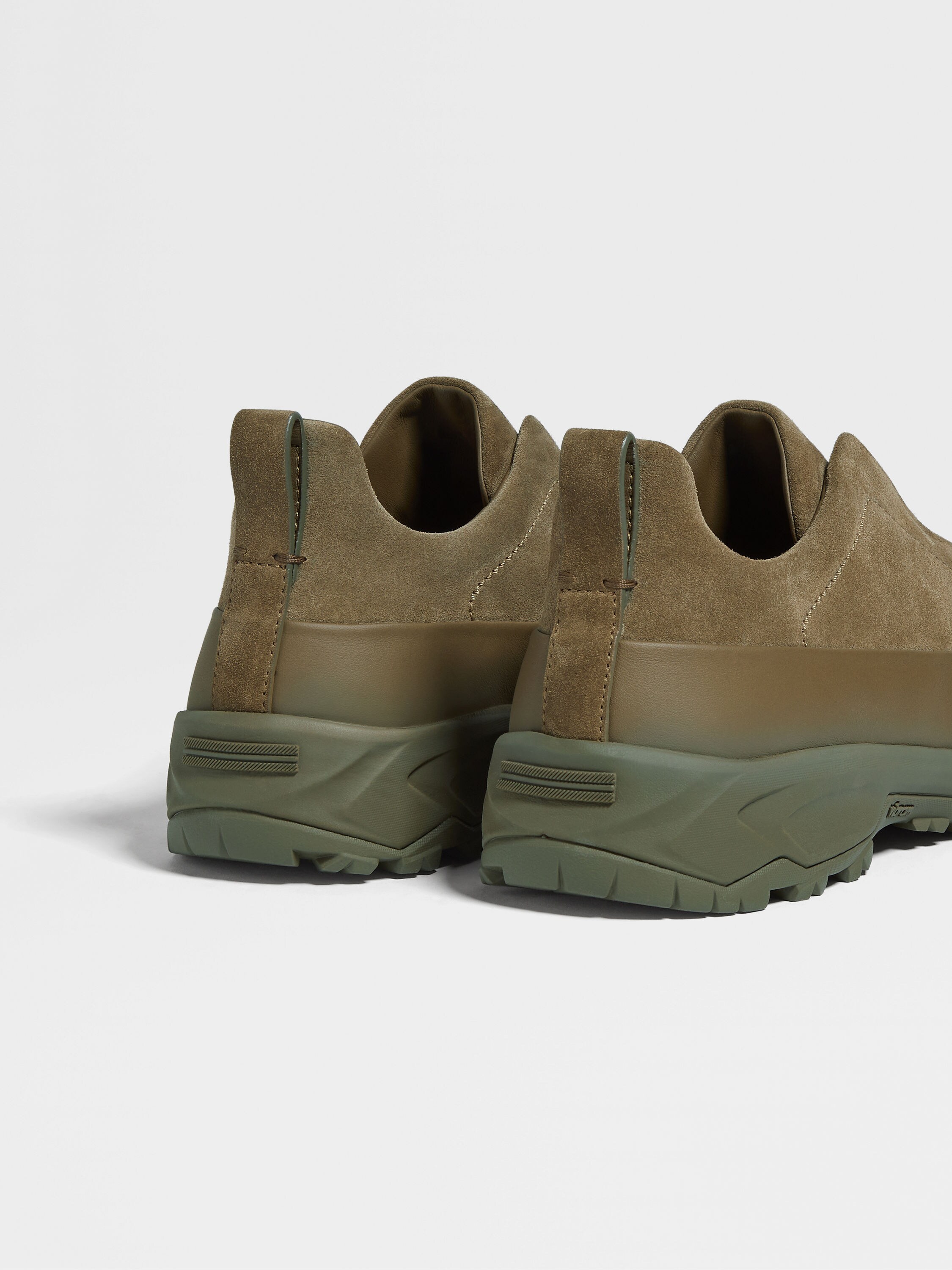 卡其色麂皮和皮革 Triple Stitch™ Monte 奢华休闲鞋 产品细节图 #1