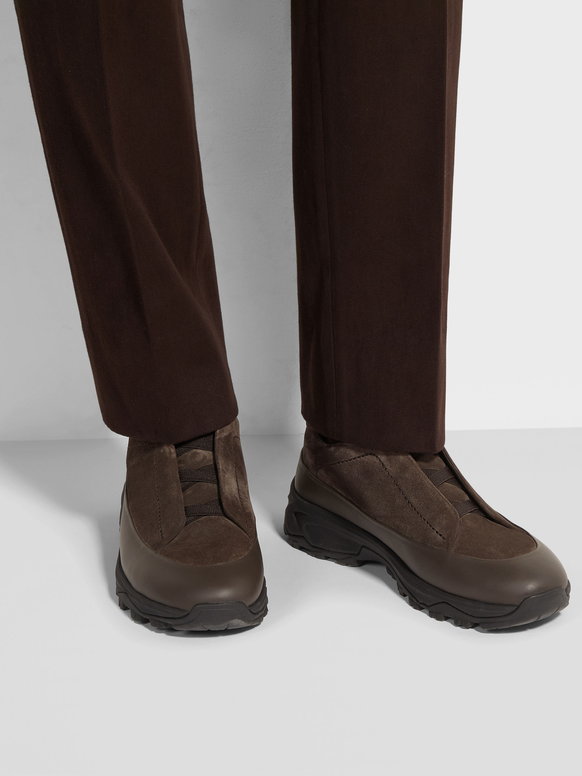 深棕色皮革配绒面革 Triple Stitch™ Monte 奢华休闲鞋 产品细节图 #1