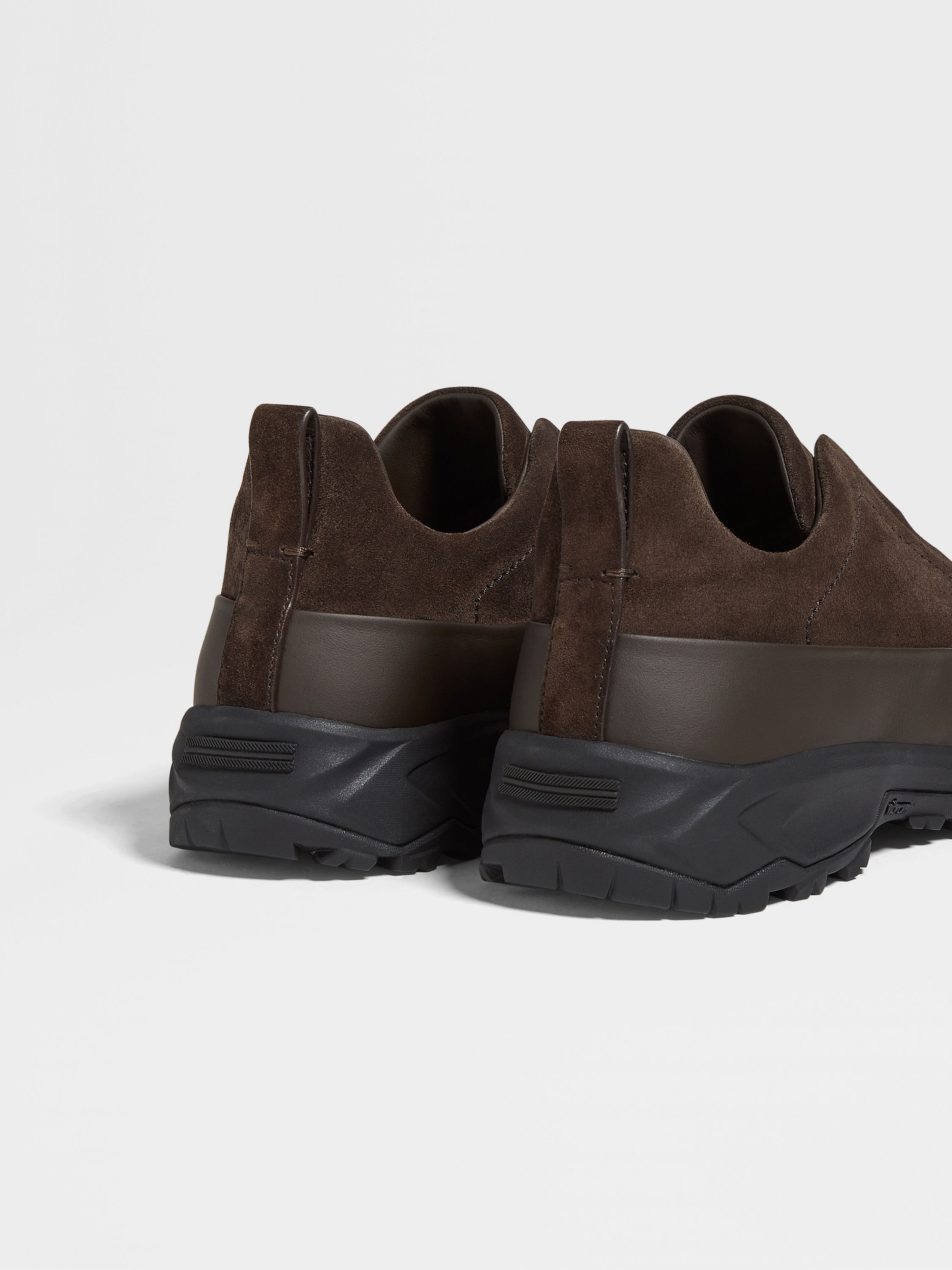 深棕色皮革配绒面革 Triple Stitch™ Monte 奢华休闲鞋 产品细节图 #2