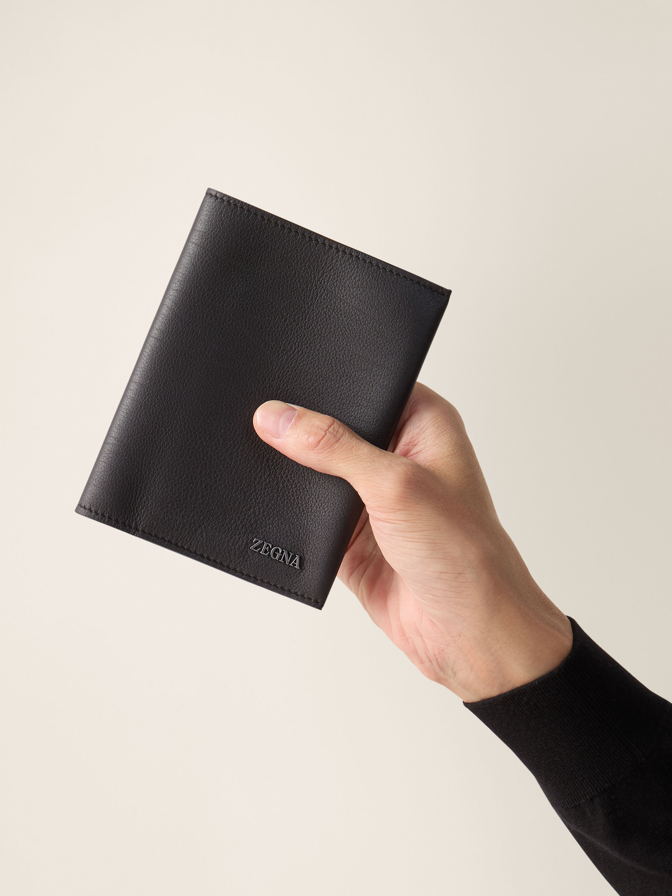 Dark Brown SECONDSKIN Passport Case Product detail photo #3
