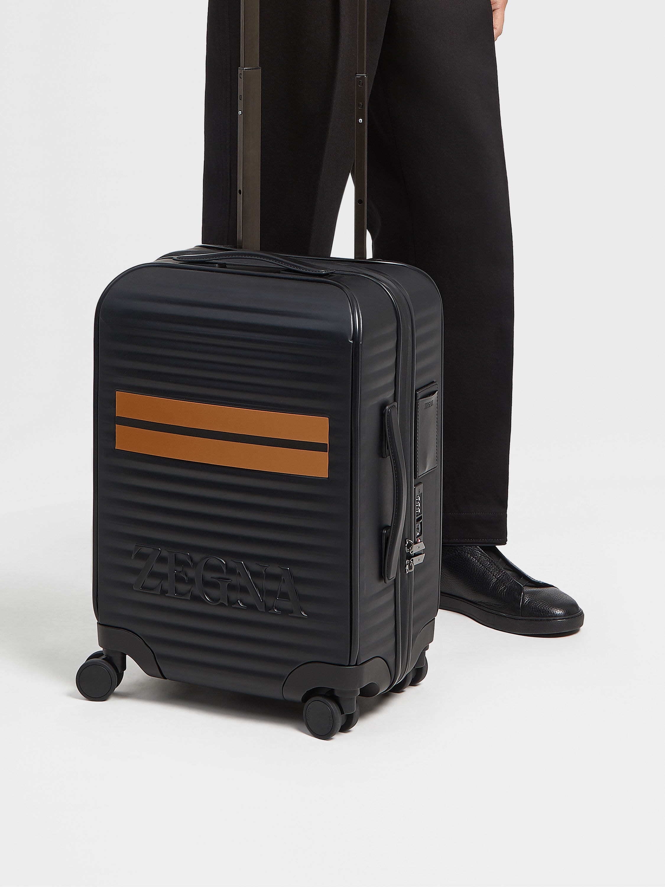 黑色 Leggerissimo 行李箱 产品细节图 #1