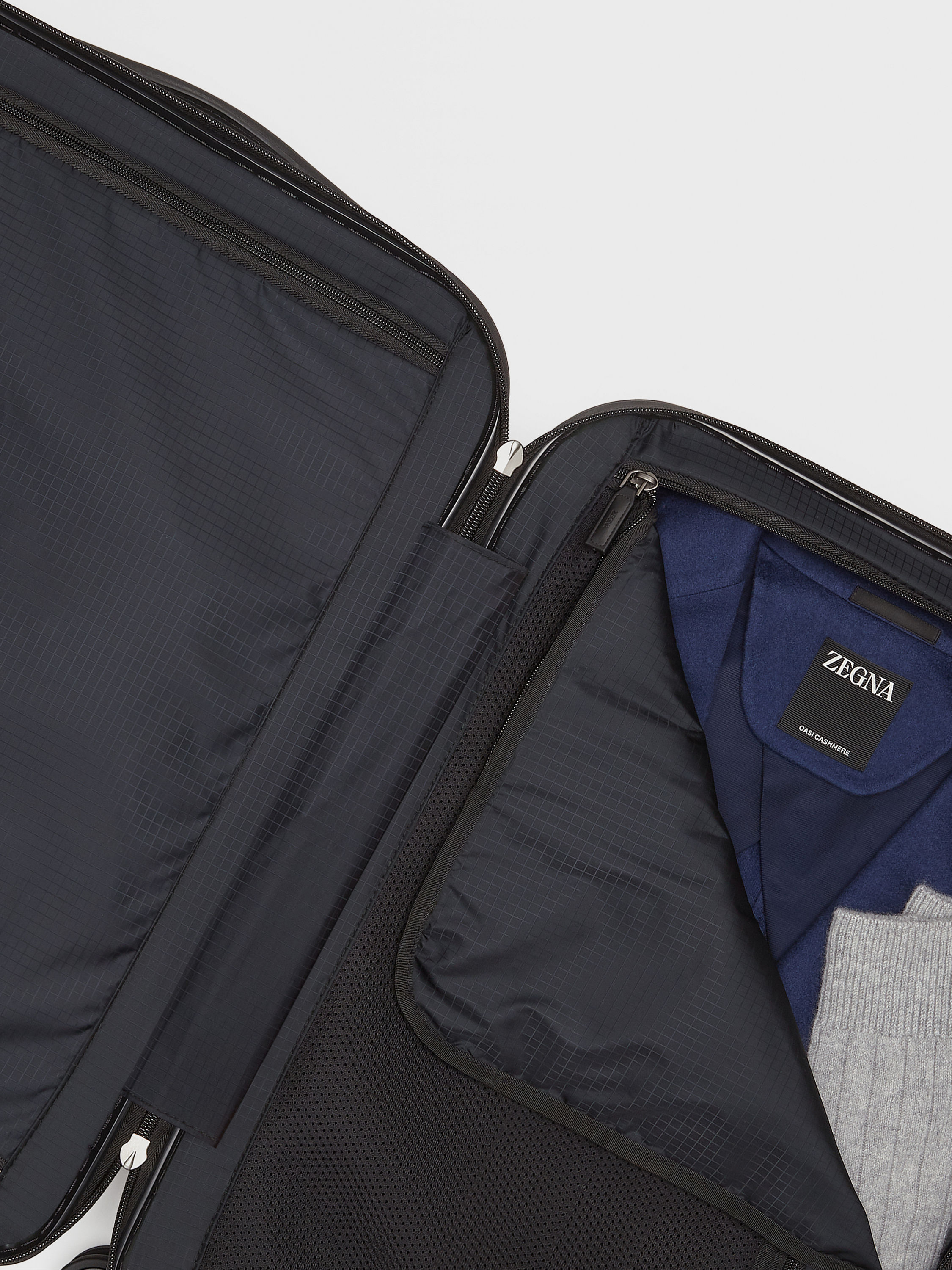 灰色聚氨酯 Leggerissimo 行李箱 产品细节图 #3