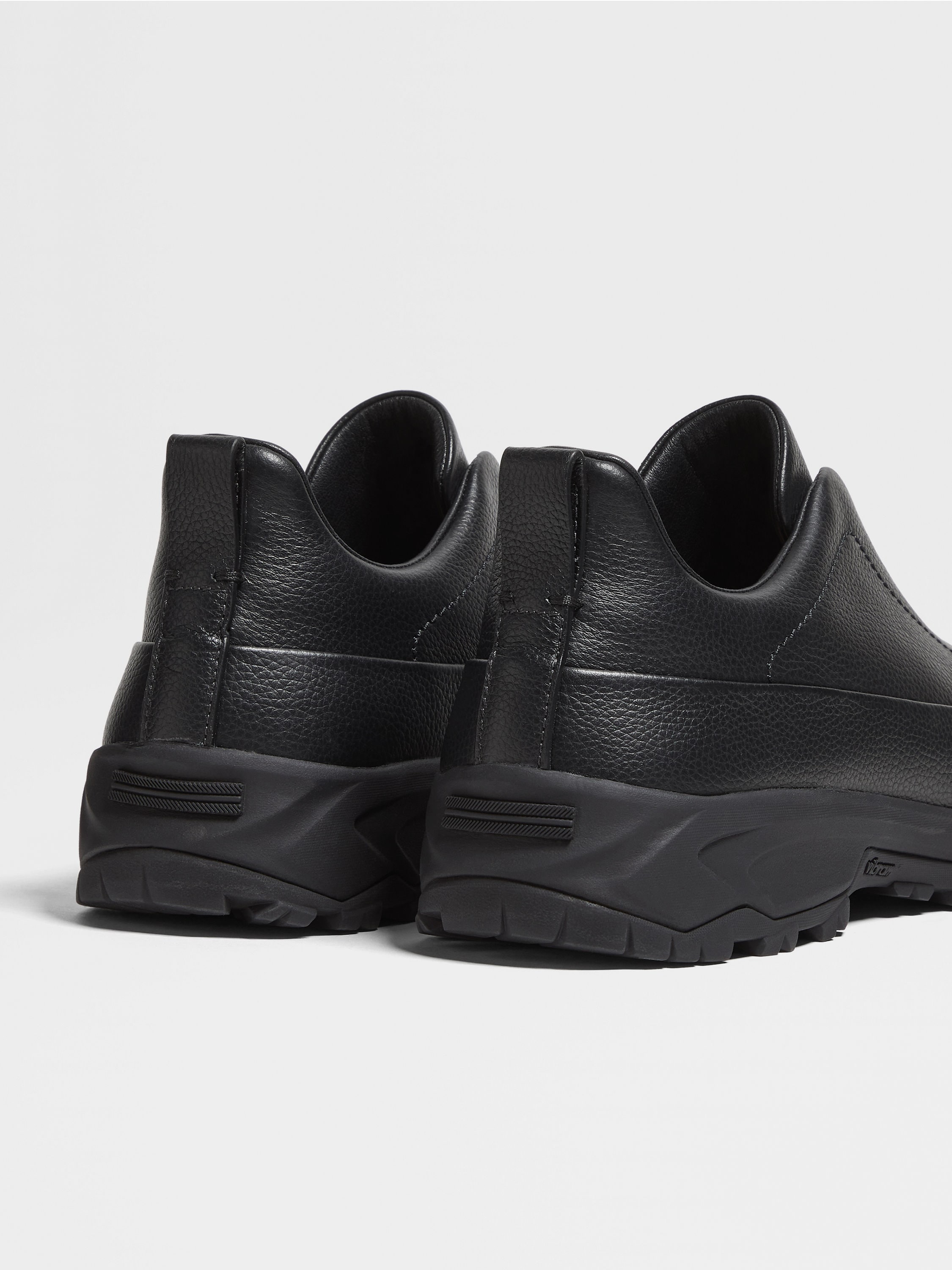 黑色皮革 Triple Stitch™ Monte 奢华休闲鞋 产品细节图 #1