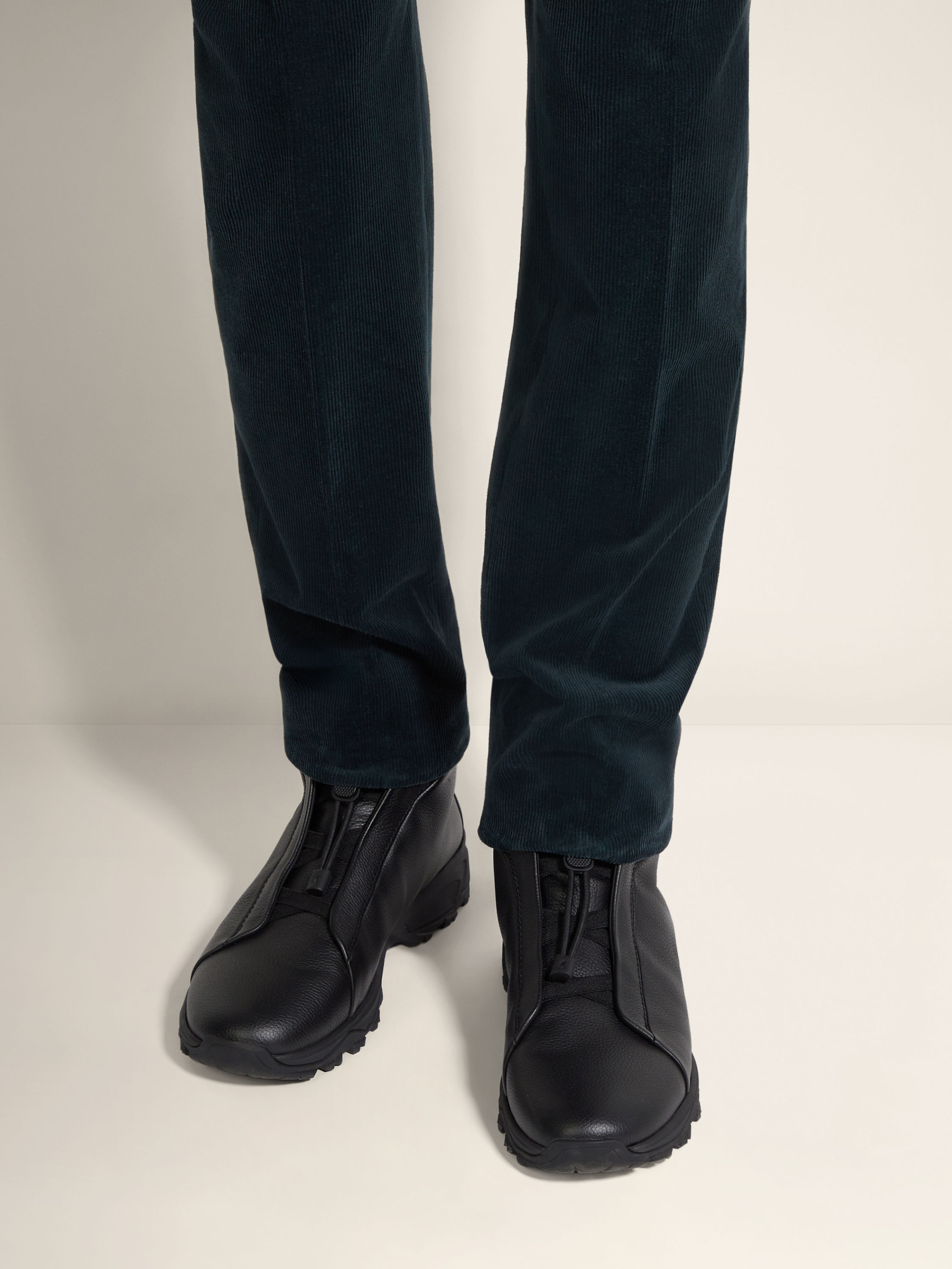 Black Leather Triple Stitch™ Vetta Sneakers Product detail photo #1