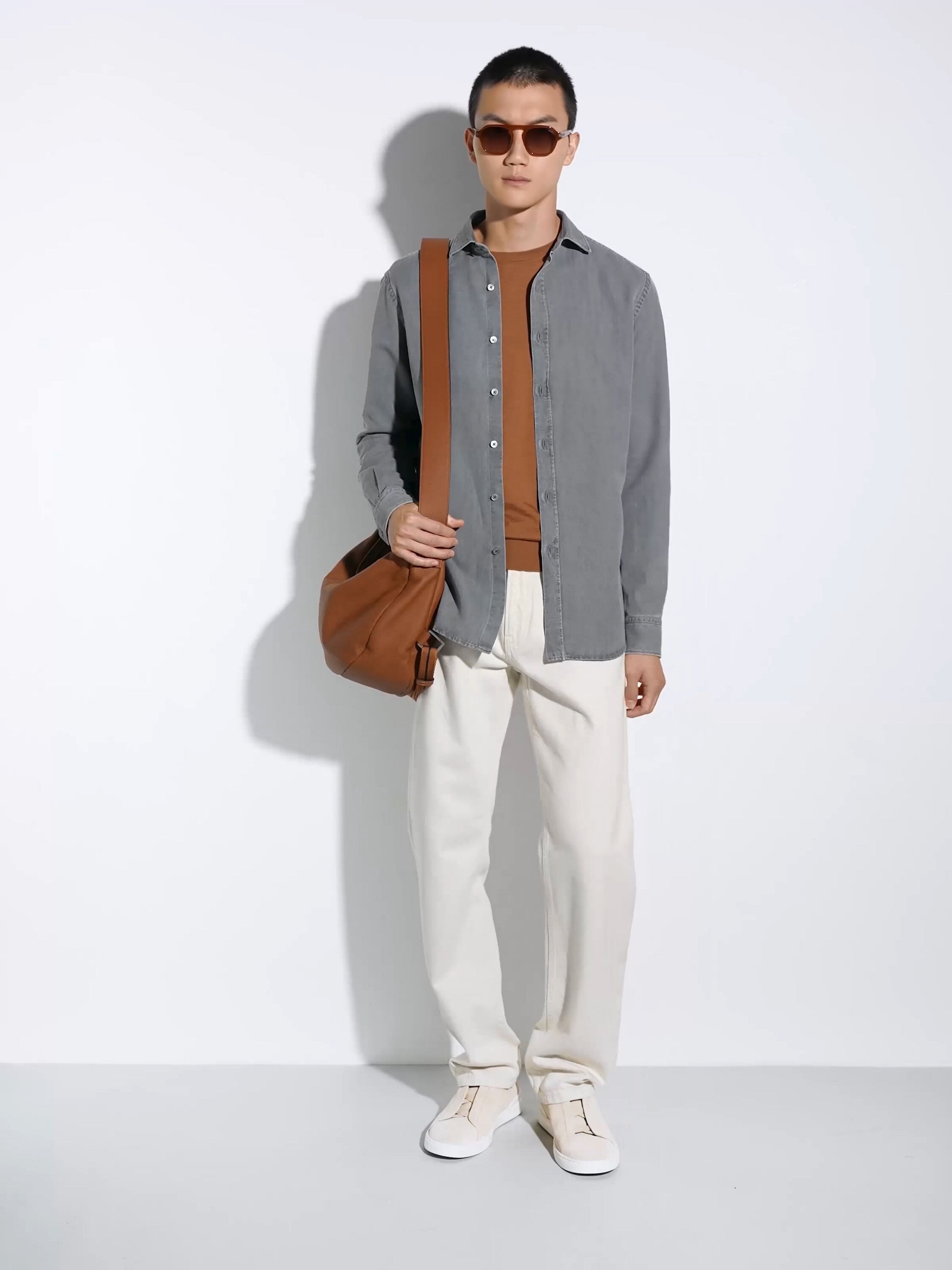 浅米色麂皮 Triple Stitch™ 奢华休闲鞋