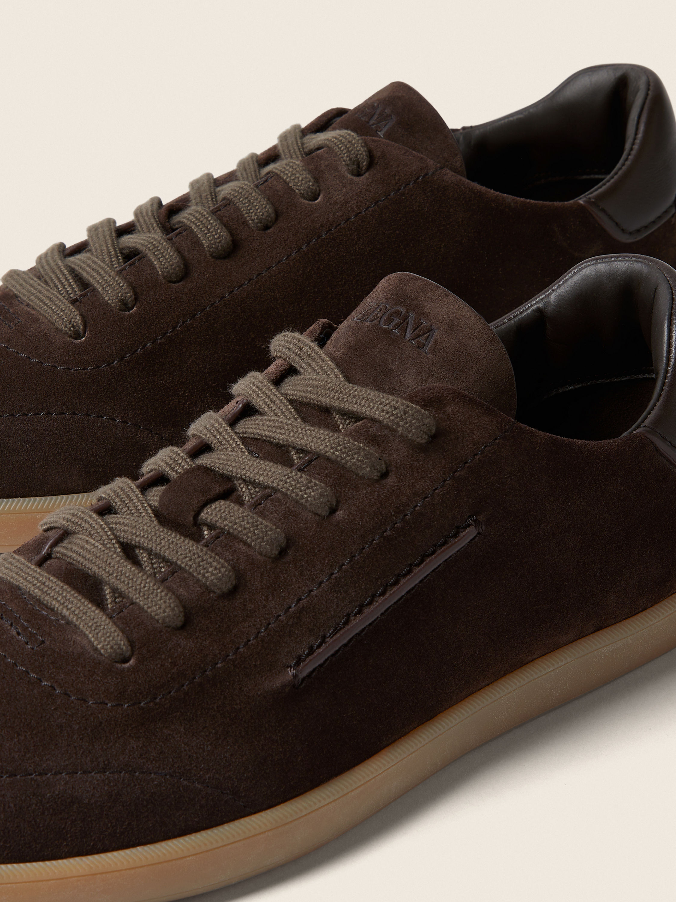 深棕色 232 绒面革运动鞋 产品细节图 #1