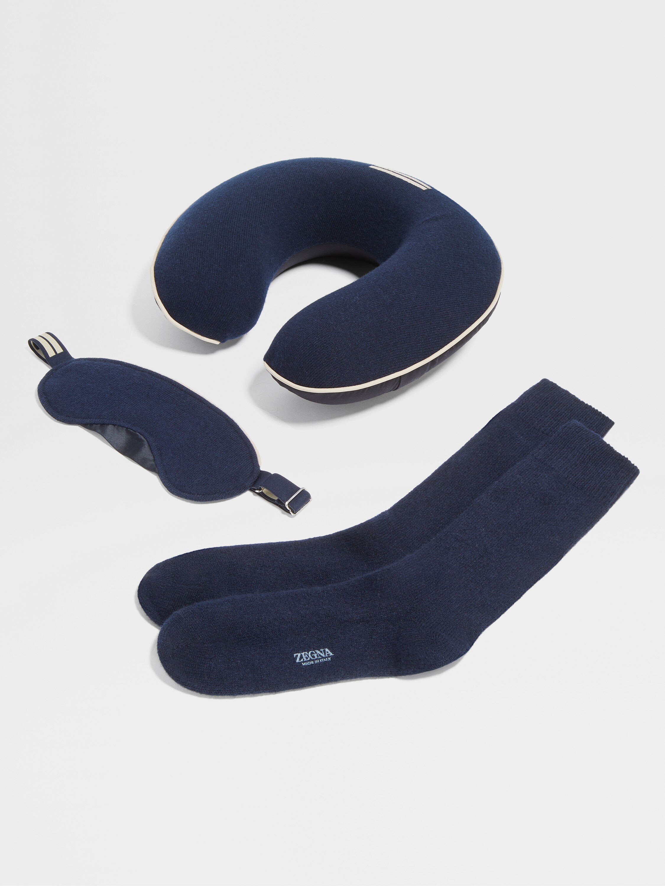 Navy Blue Oasi Cashmere Travel Set Product detail photo #2