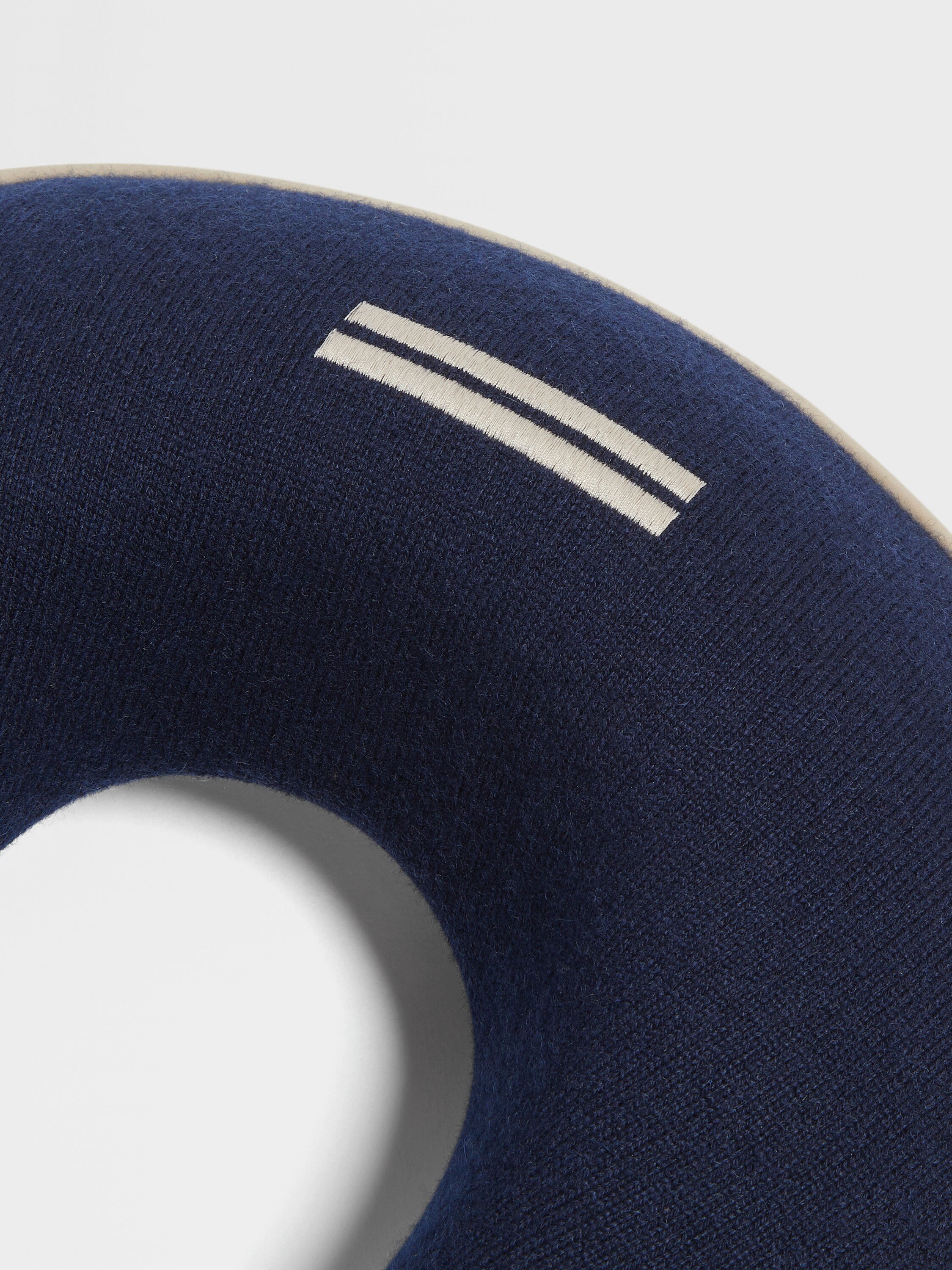 Navy Blue Oasi Cashmere Travel Set Product detail photo #4