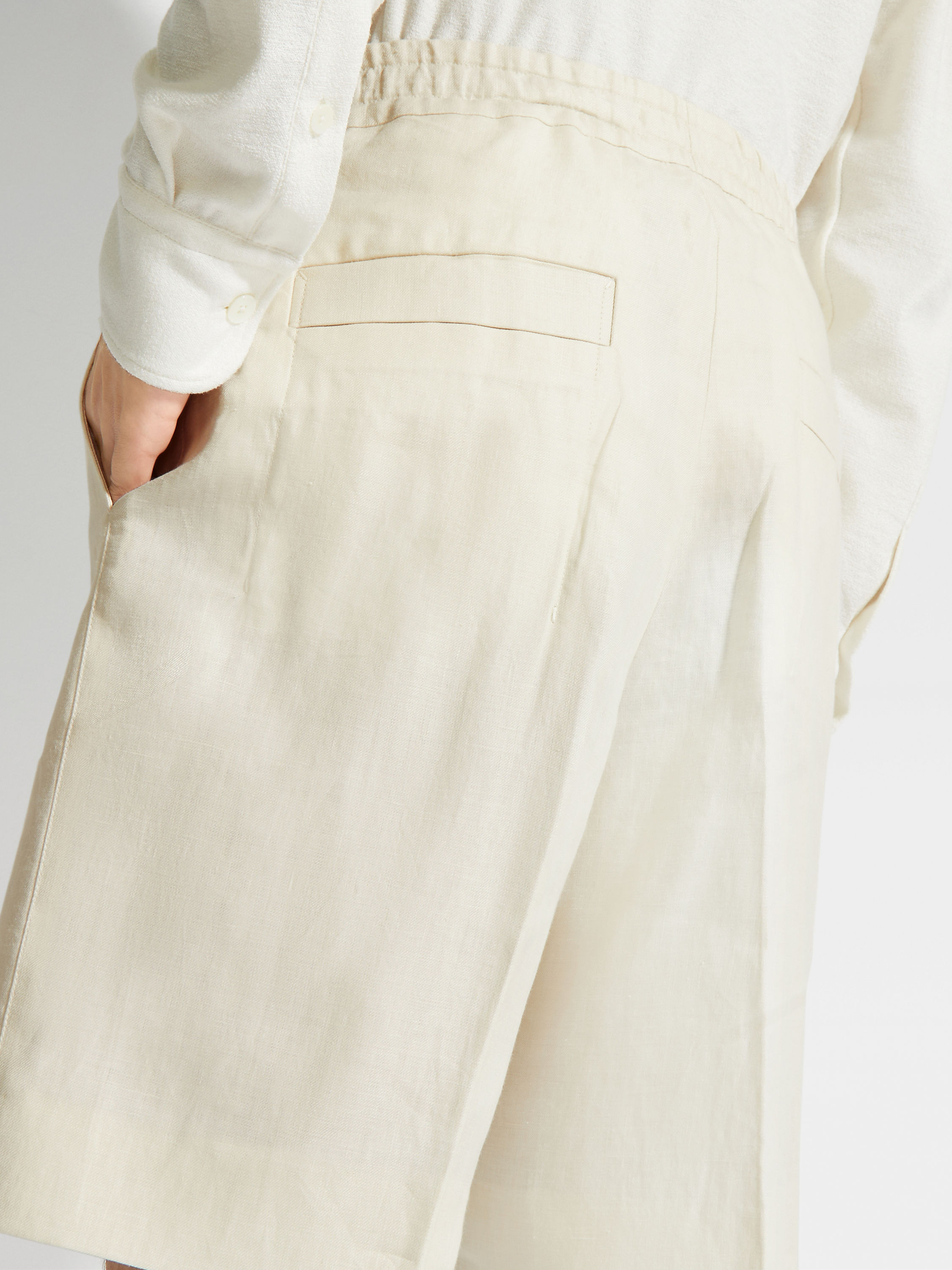 Off White Oasi Lino Bermuda Shorts Product detail photo #1