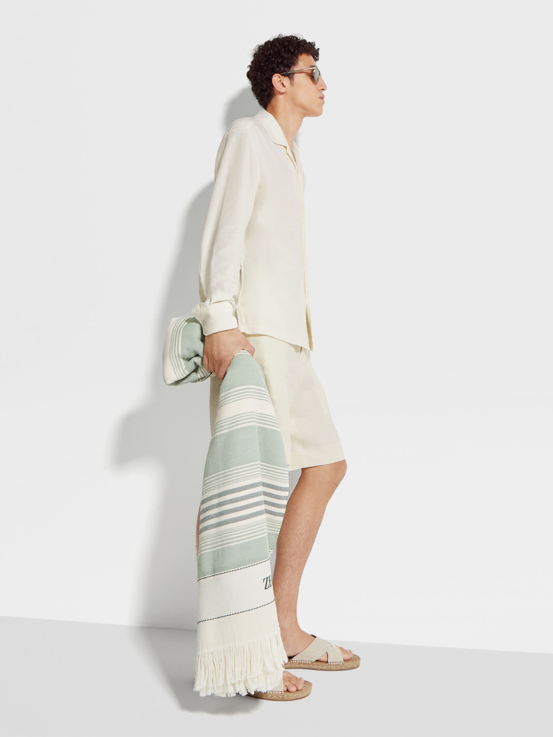 Off White Oasi Lino Bermuda Shorts Product detail photo #2