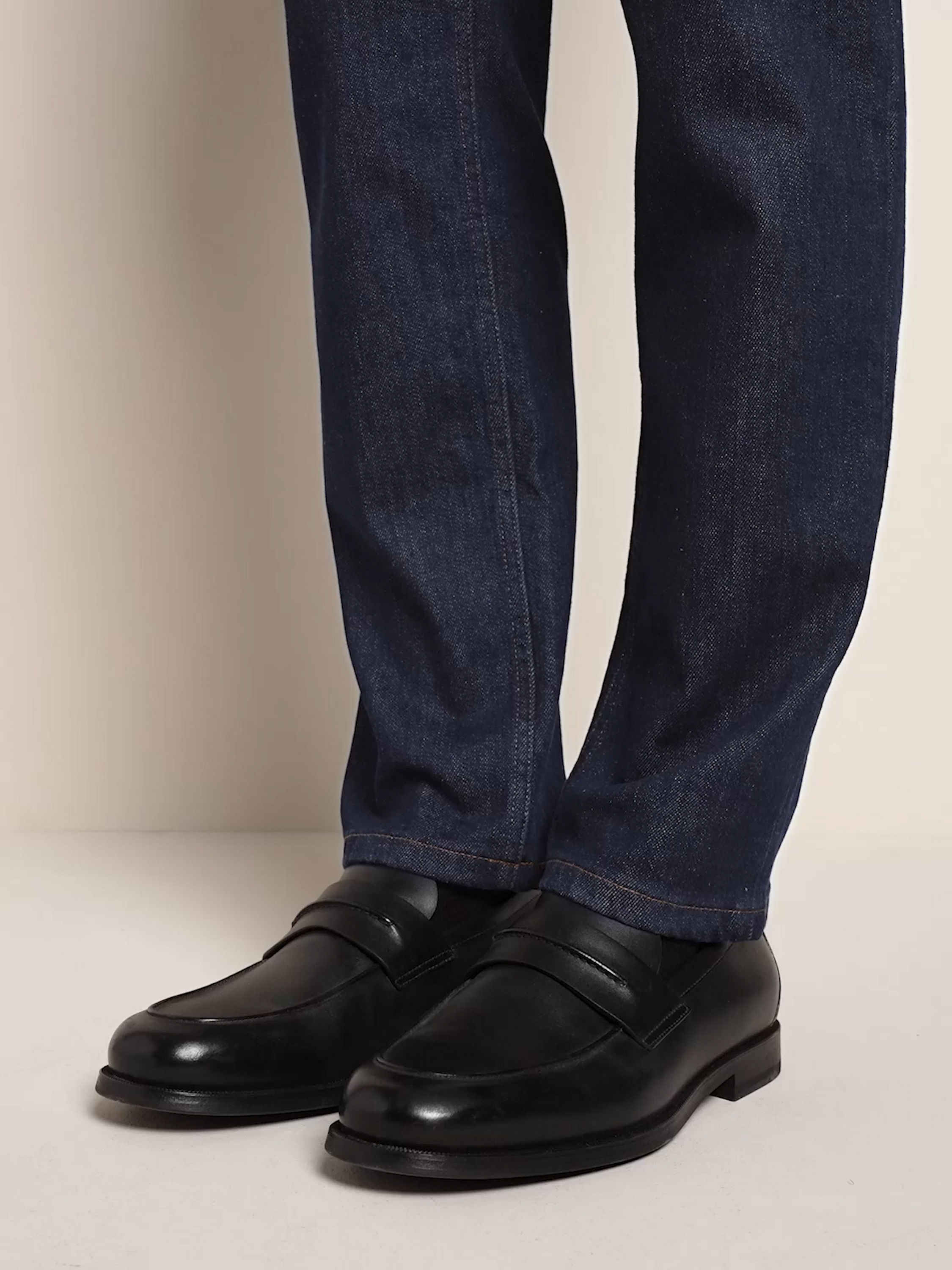 午夜蓝漂洗弹力棉质 Roccia 牛仔裤