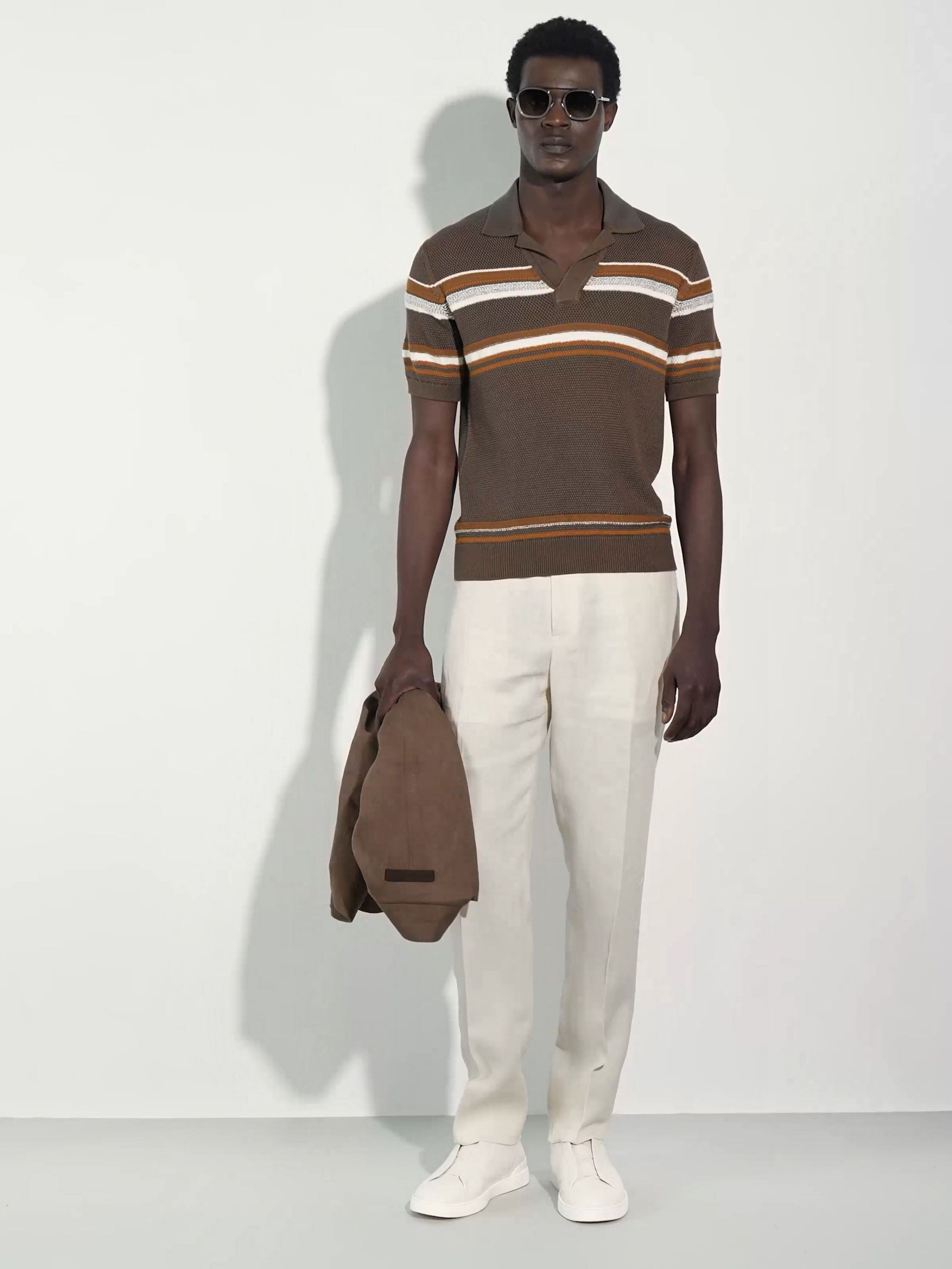 深灰褐色、赭石色和白色棉及桑蚕丝 Polo 衫