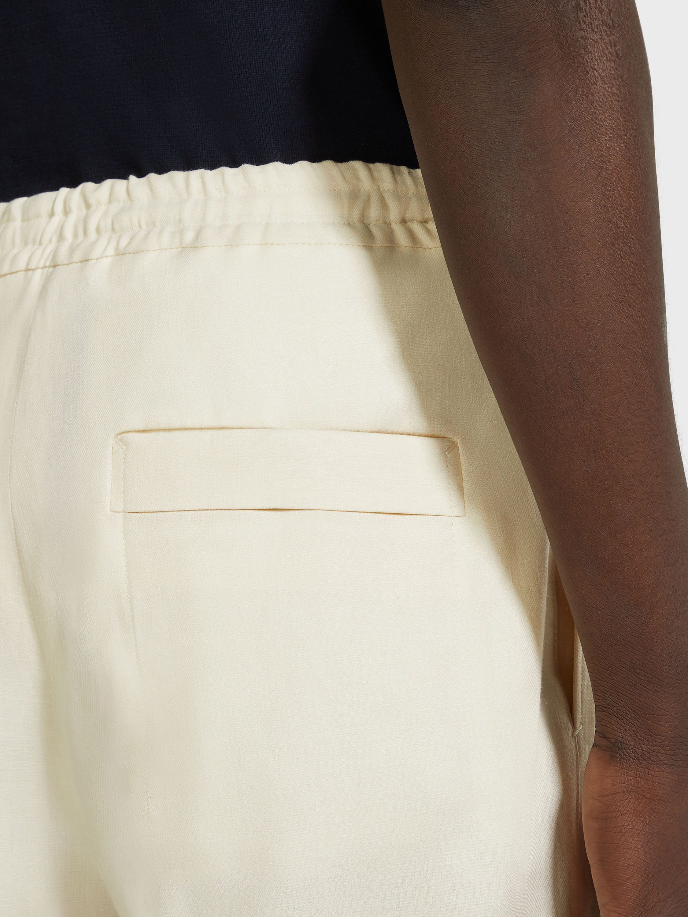 White Oasi Lino Shorts Product detail photo #1