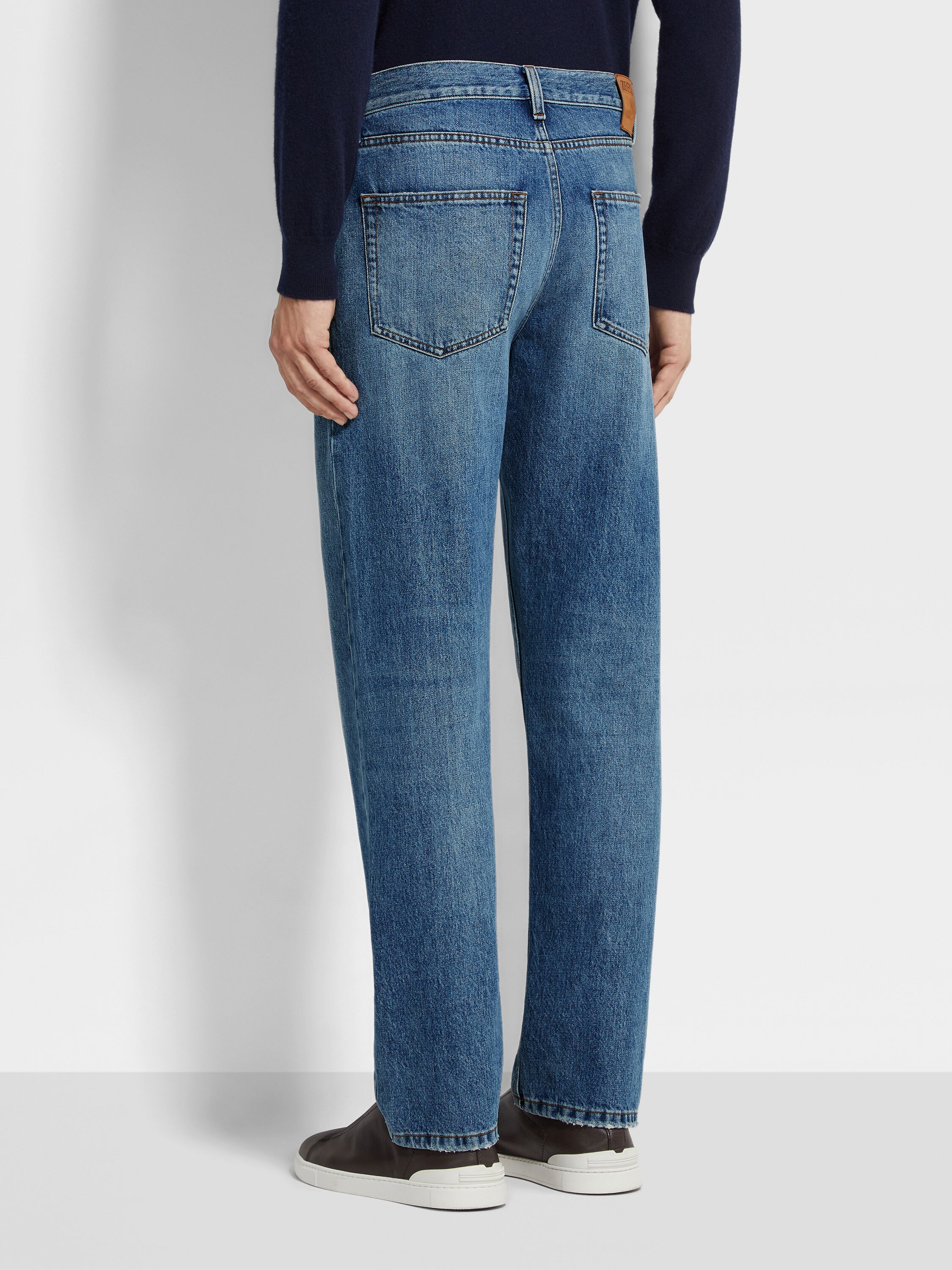 Blue Stone-washed Cotton Roccia Jeans Product detail photo #5