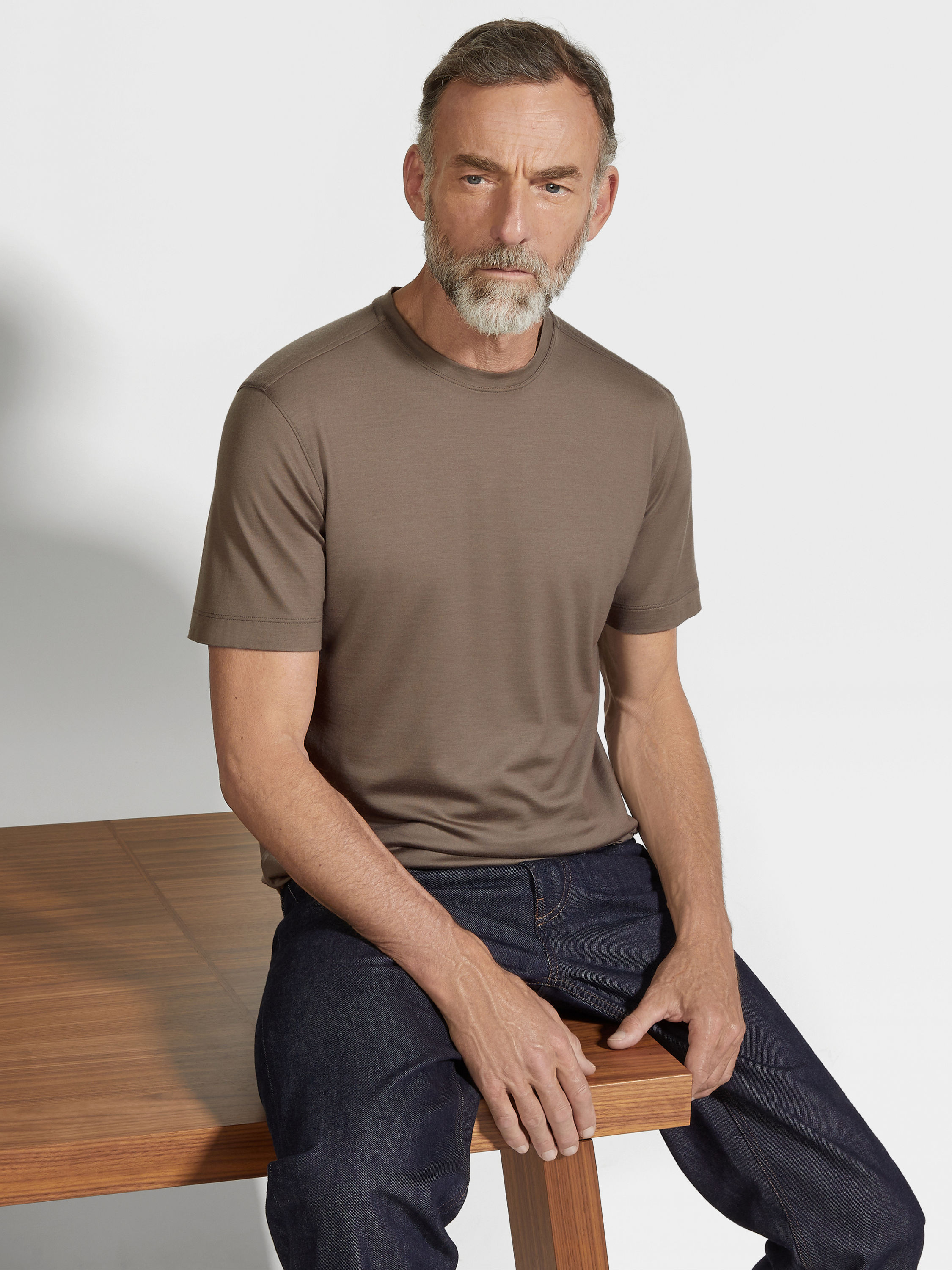 Dark Taupe Vellus Aureum T-shirt Product detail photo #2