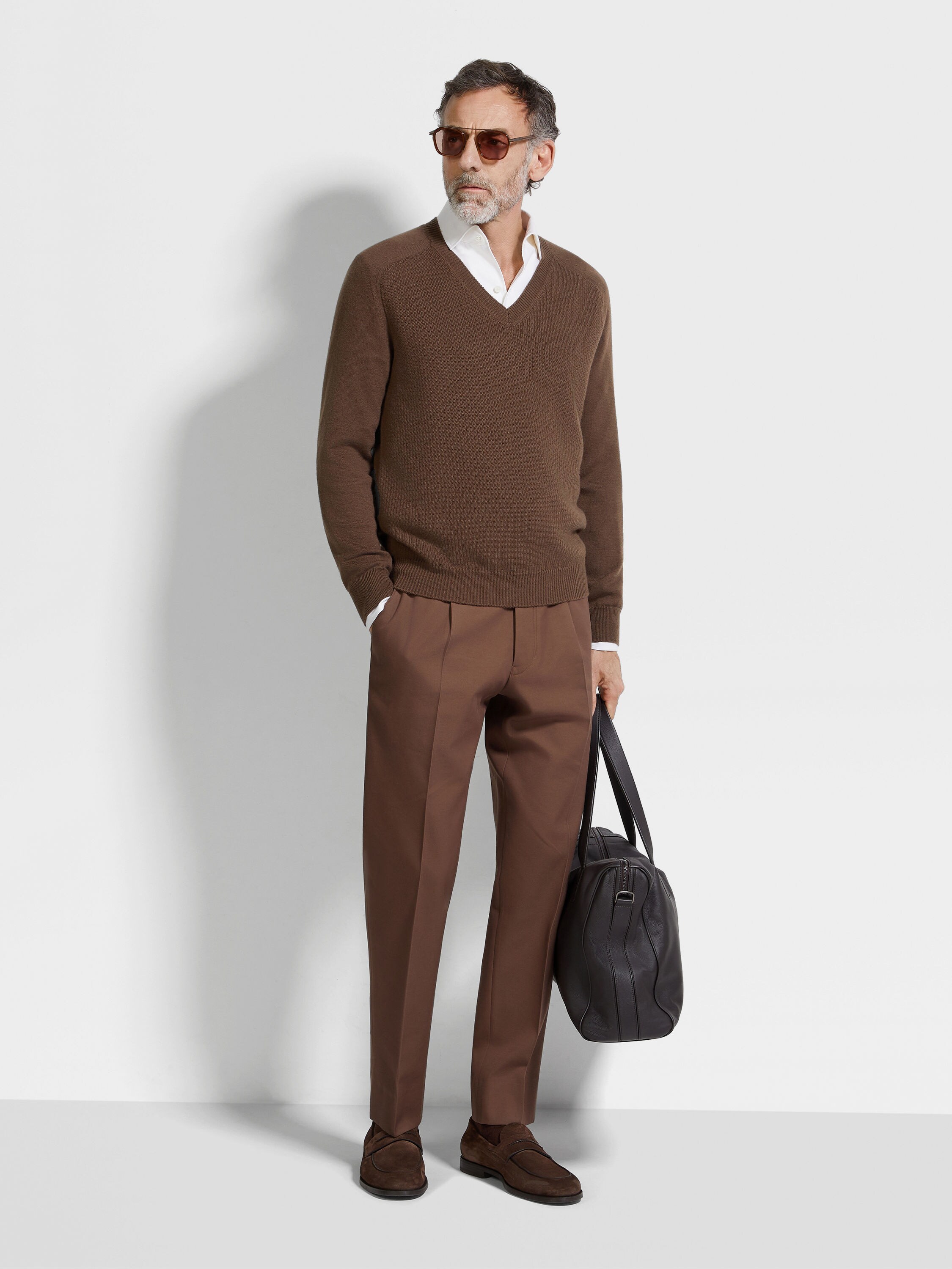 Brown Oasi Cashmere V-Neck Product detail photo #2