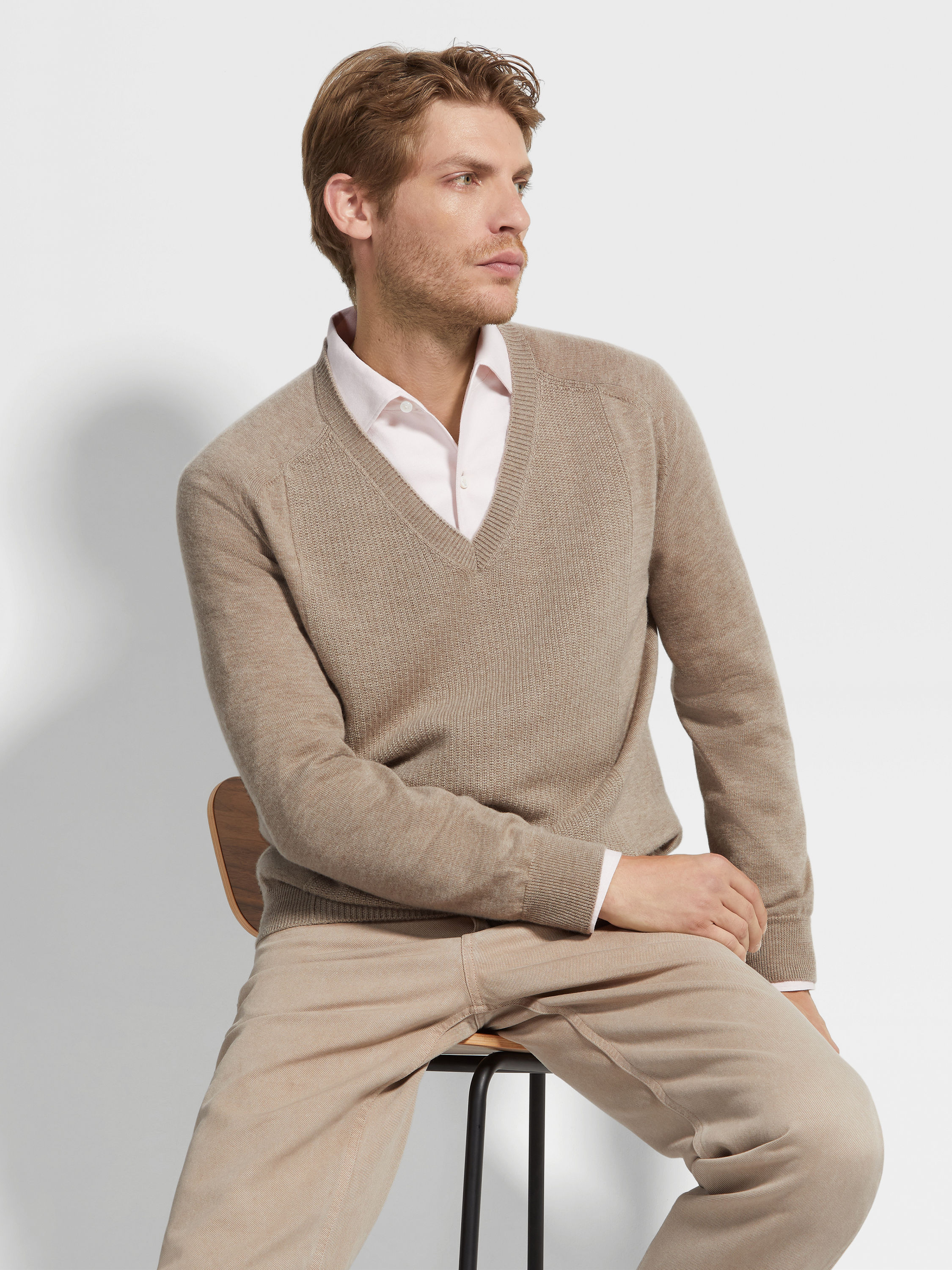 Light Taupe Oasi Cashmere V-Neck Product detail photo #2