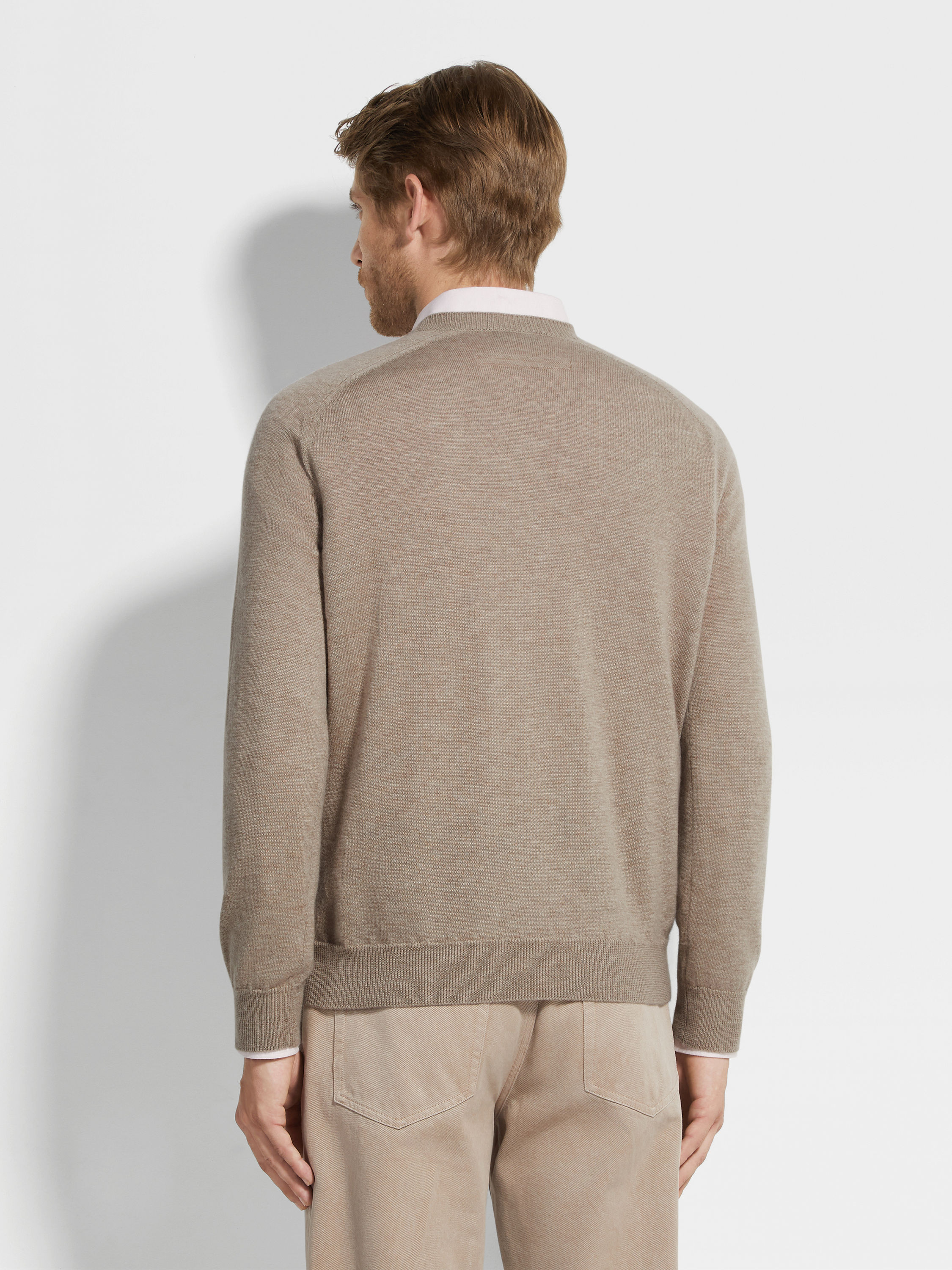 Light Taupe Oasi Cashmere V-Neck Product detail photo #4