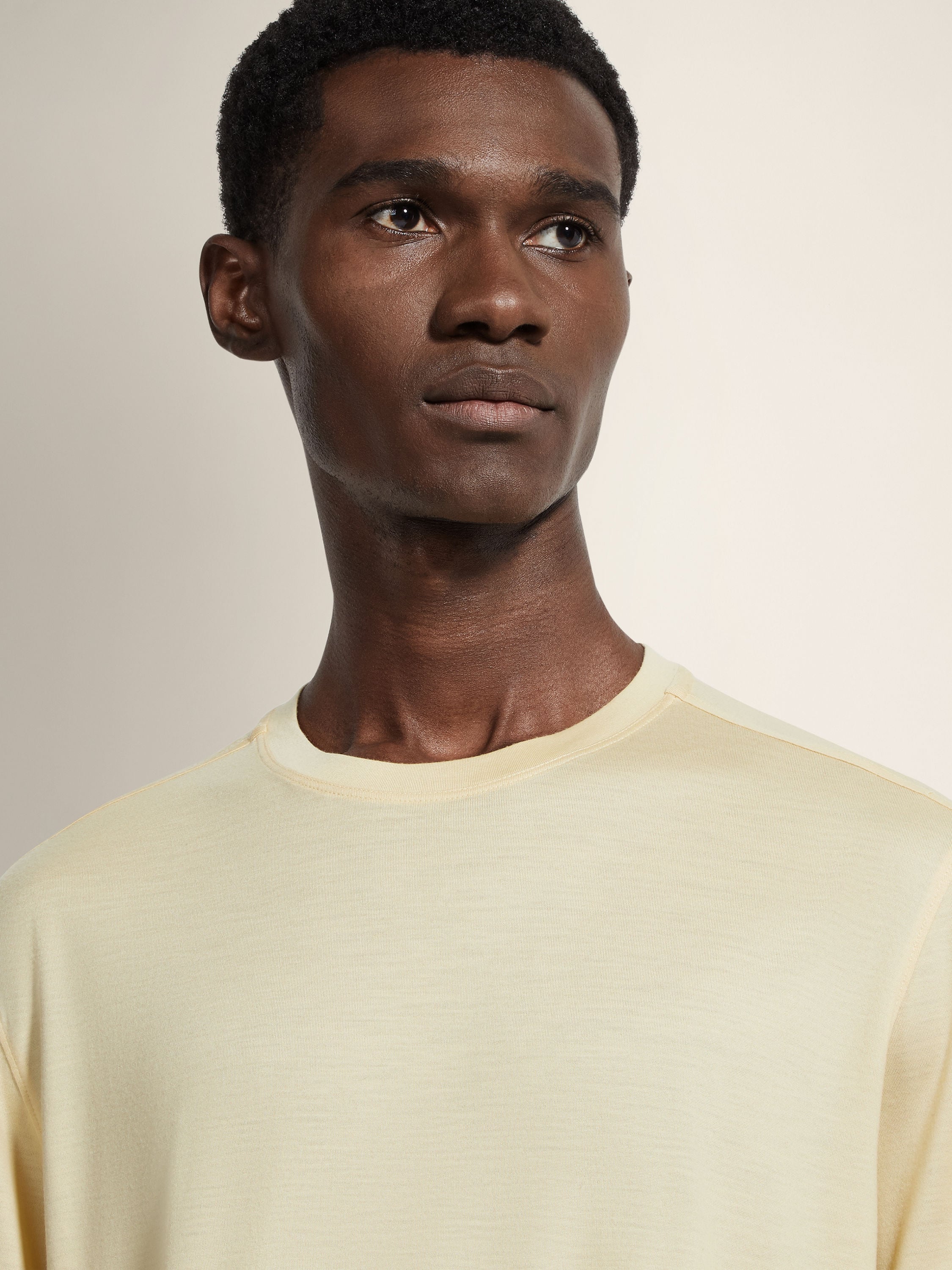 淡黄色 Vellus Aureum T 恤 产品细节图 #1