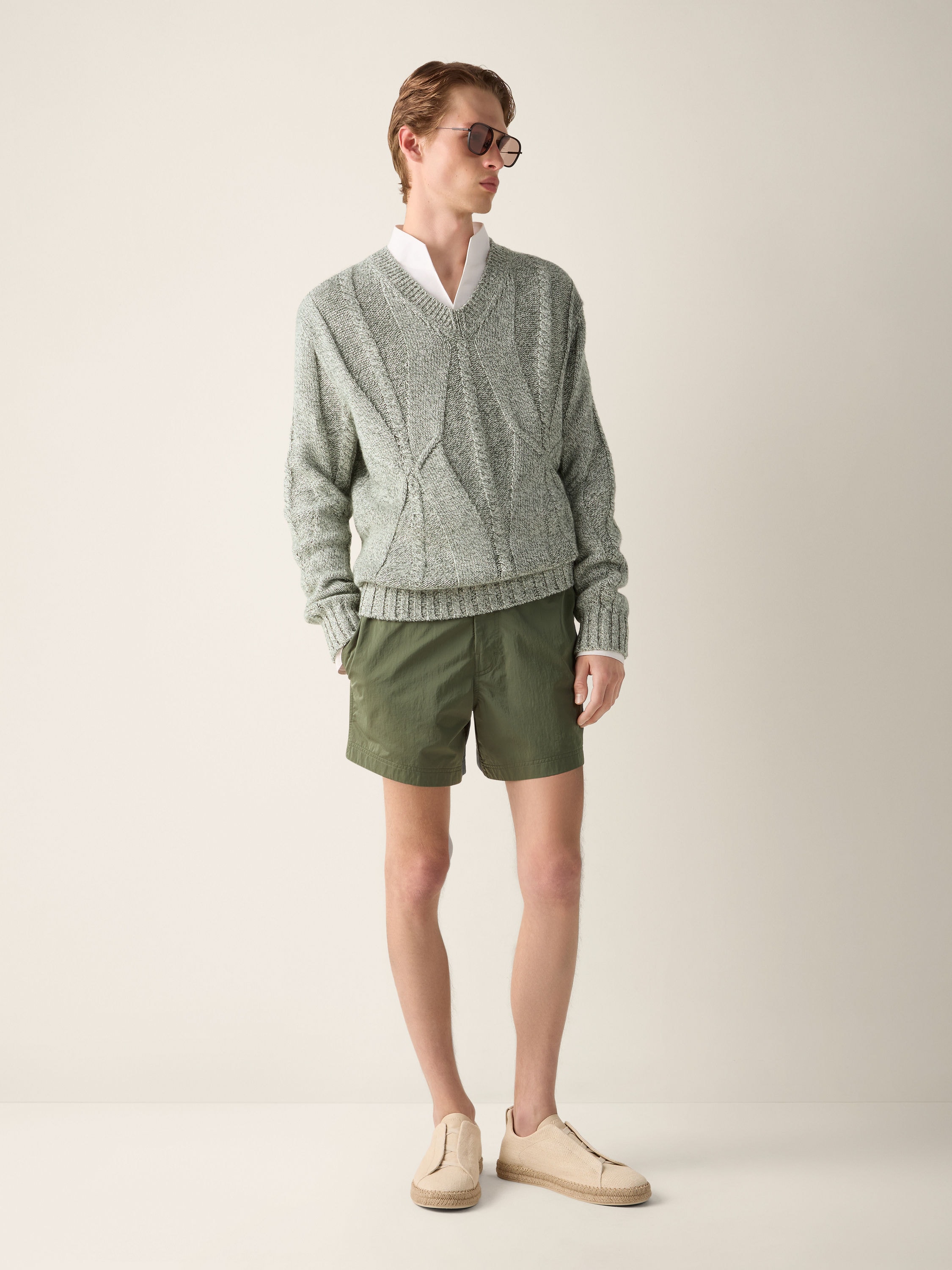 Pine Green Cashmere Linen and Cotton V-neck Product detail photo #2