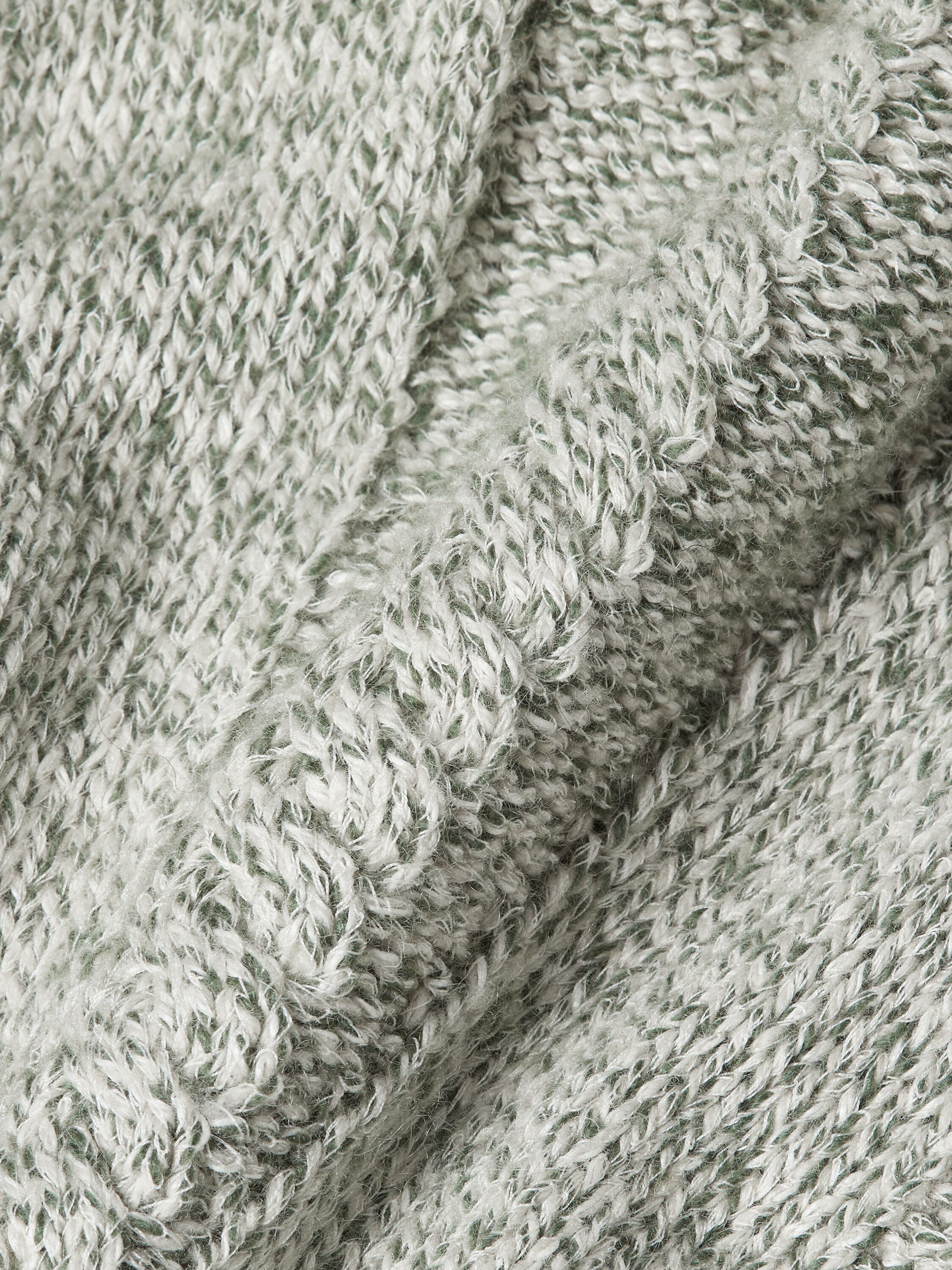 Pine Green Cashmere Linen and Cotton V-neck Product detail photo #4