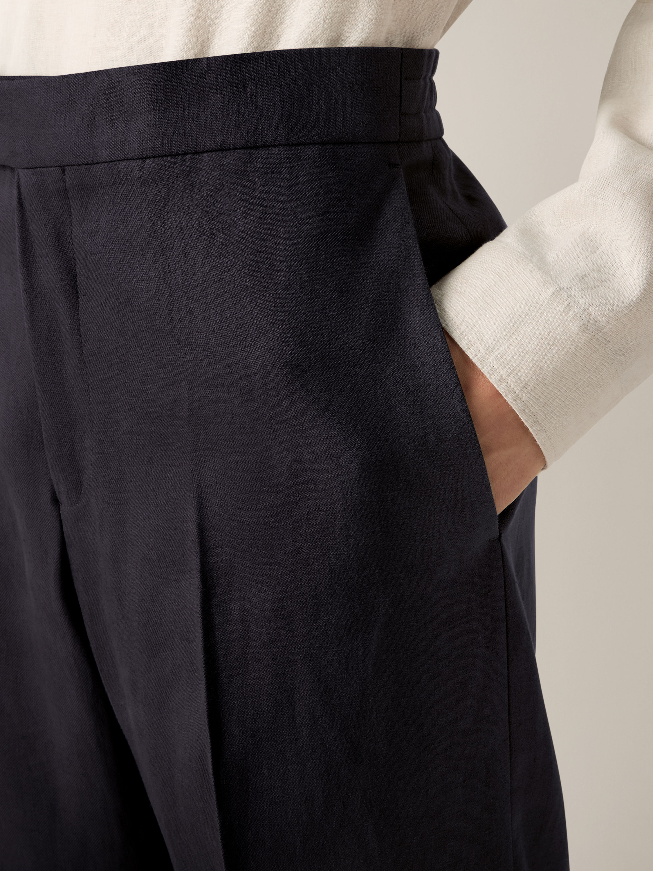 Navy Blue Oasi Lino Pants Product detail photo #1