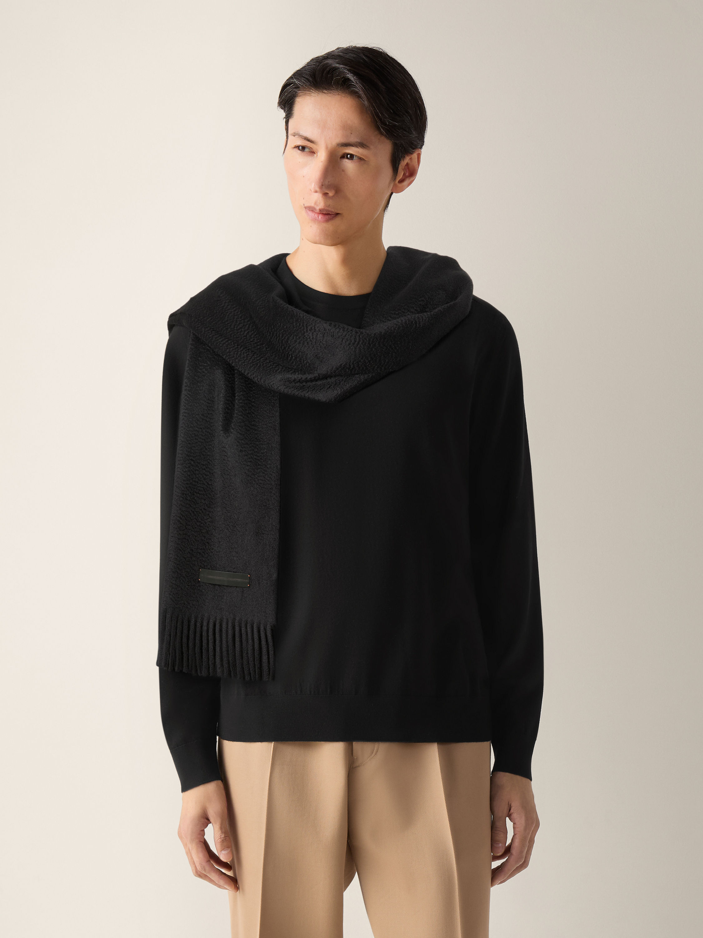 Black Oasi Cashmere Scarf Product detail photo #3