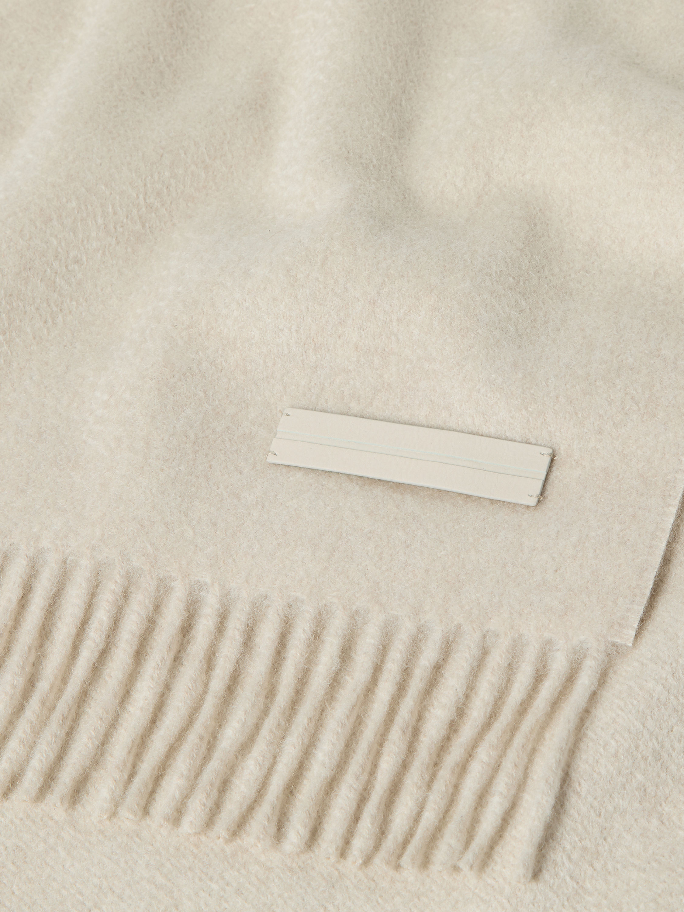 Cream White Oasi Cashmere Scarf Product detail photo #1