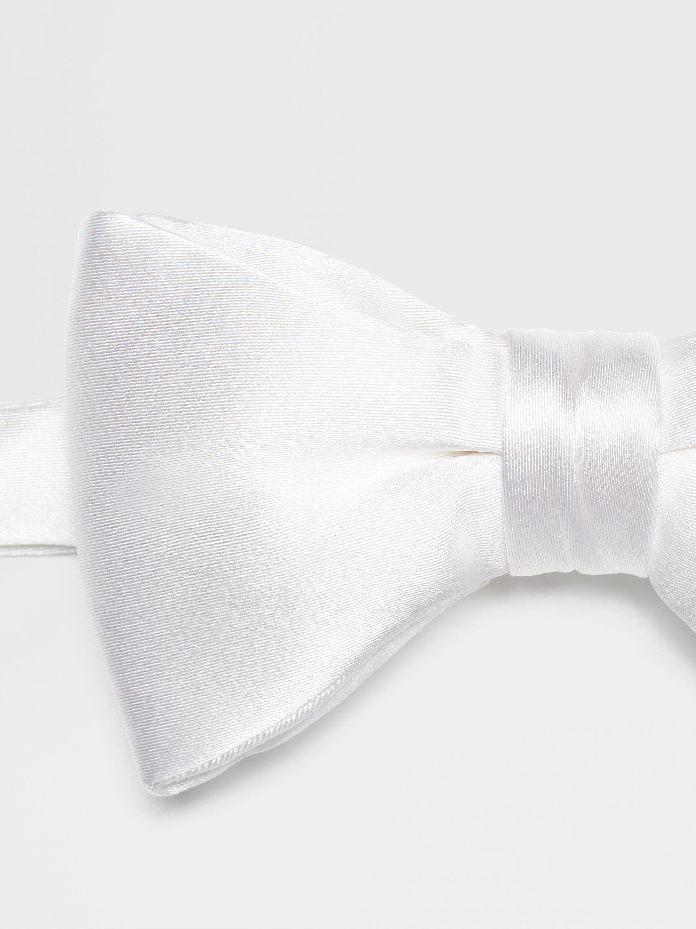 White Silk Bowtie Product detail photo #2