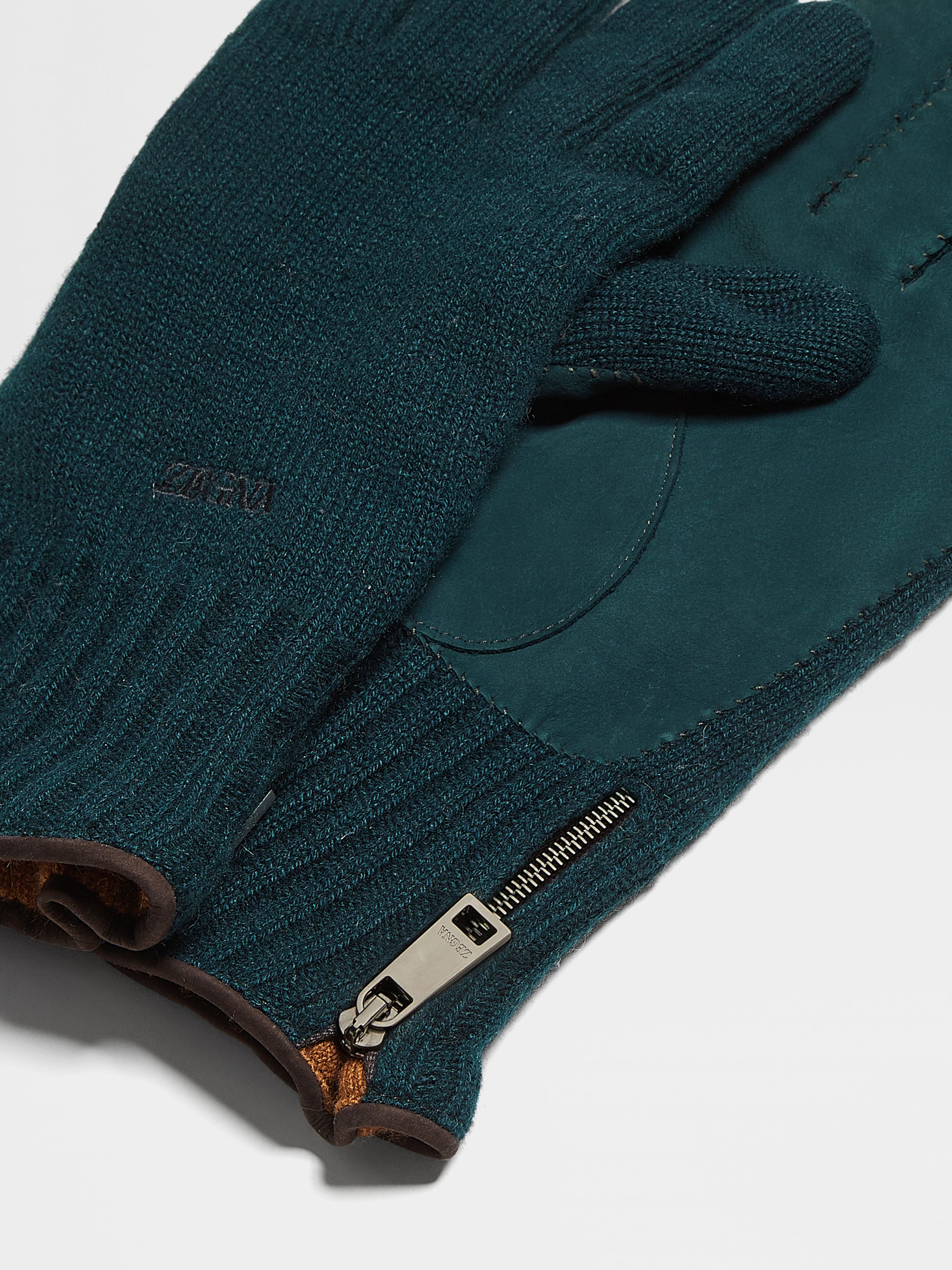 Dark Green Oasi Cashmere Gloves Product detail photo #1