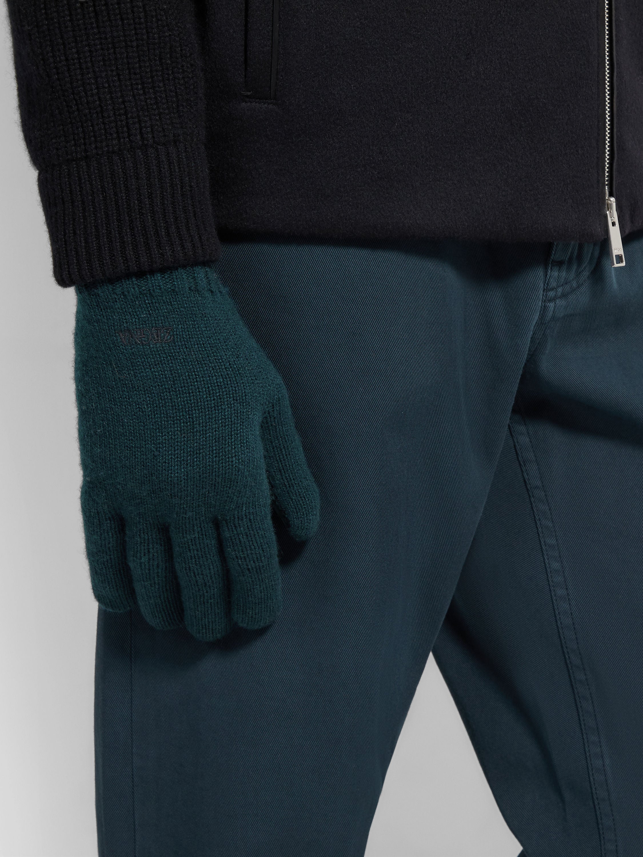 Dark Green Oasi Cashmere Gloves Product detail photo #2