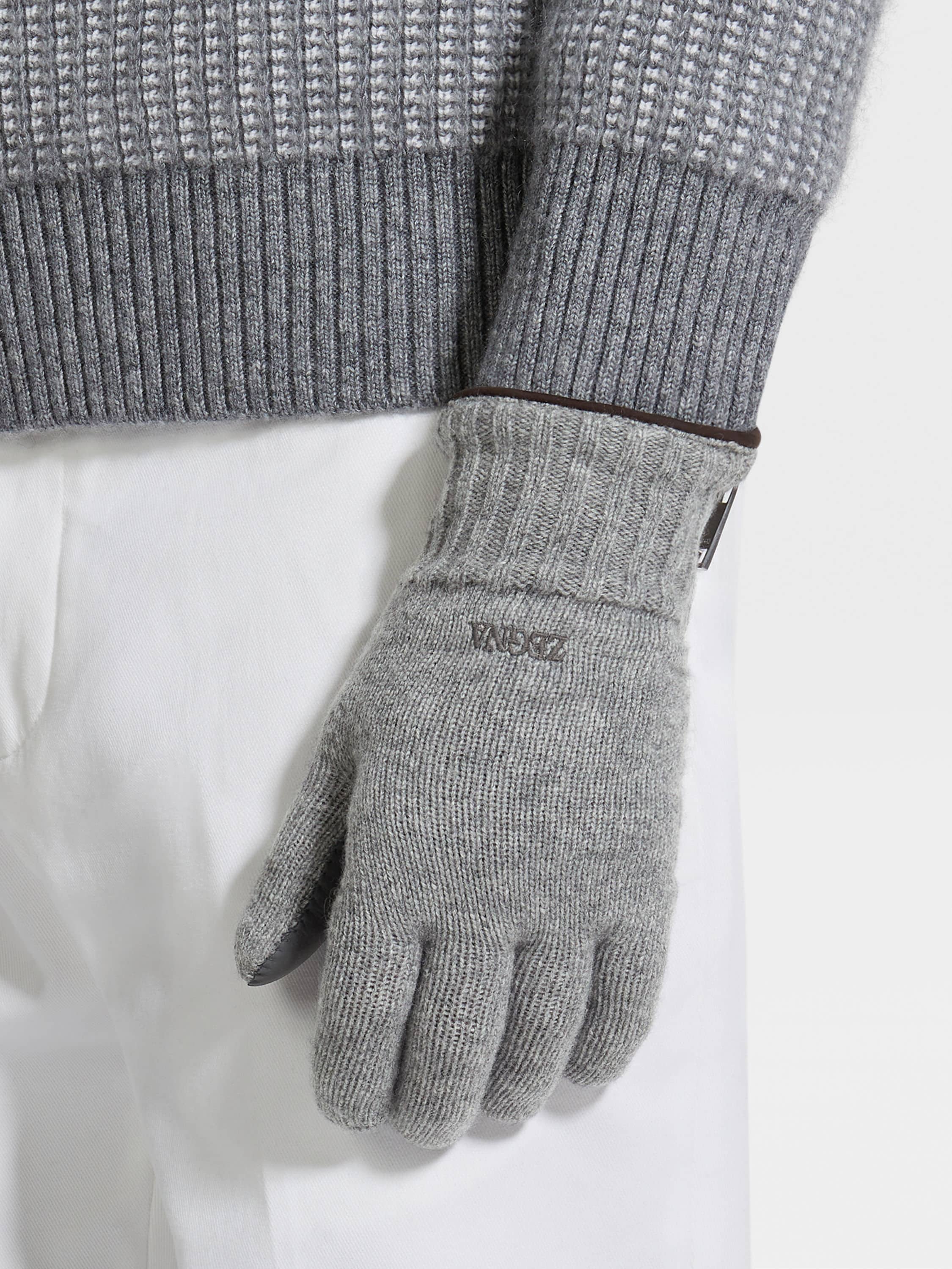 Grey Oasi Cashmere Gloves Product detail photo #2